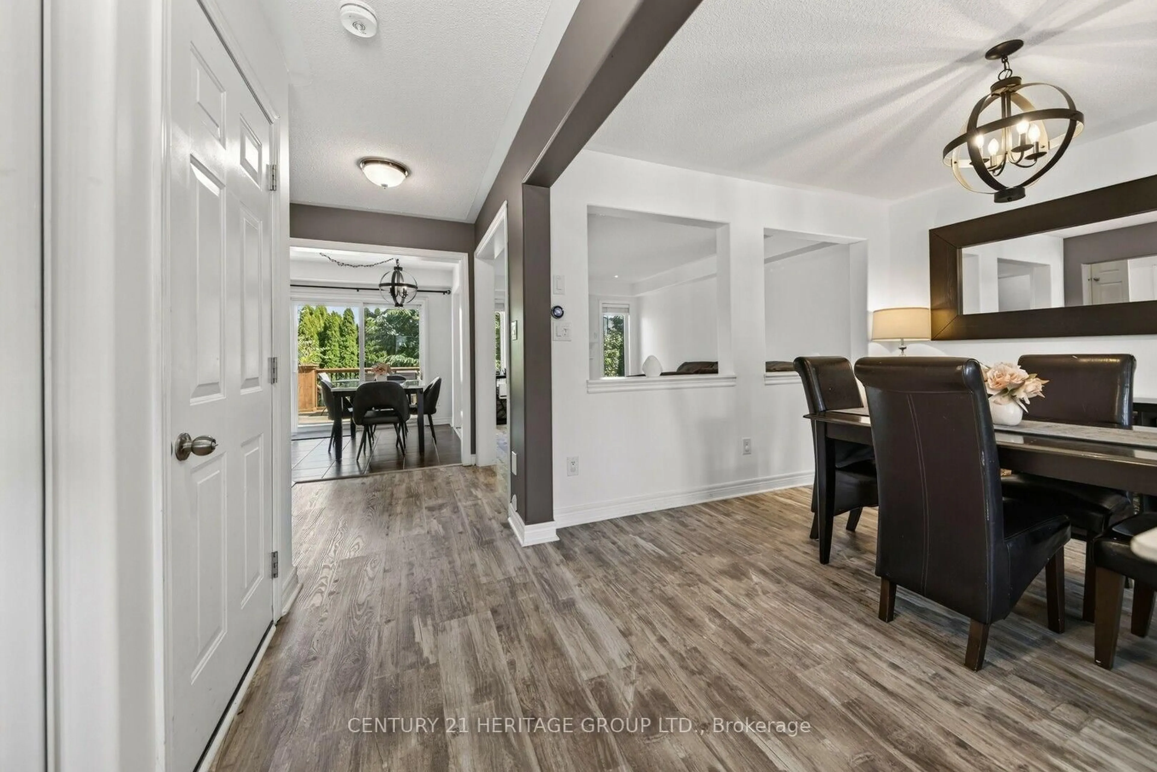 Indoor entryway for 39 Booth St, Bradford West Gwillimbury Ontario L3Z 0A4