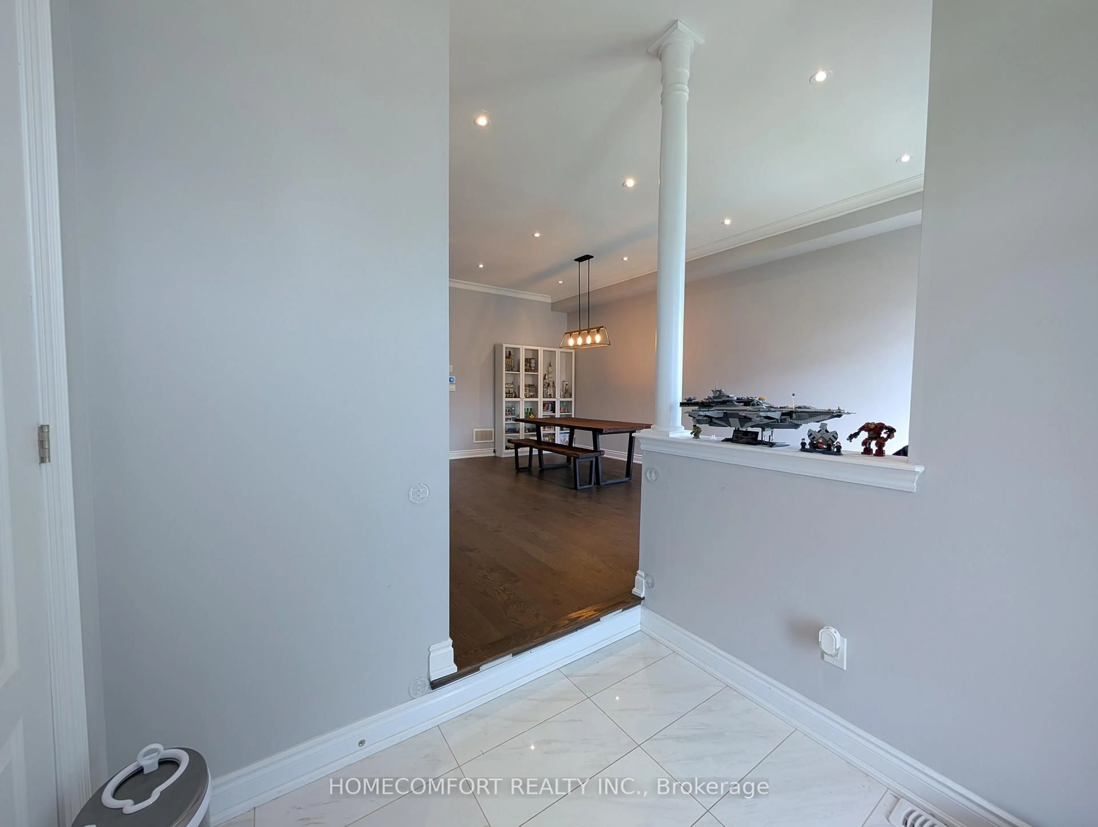 A pic of a room for 230 Paradelle Dr, Richmond Hill Ontario L4E 0E4