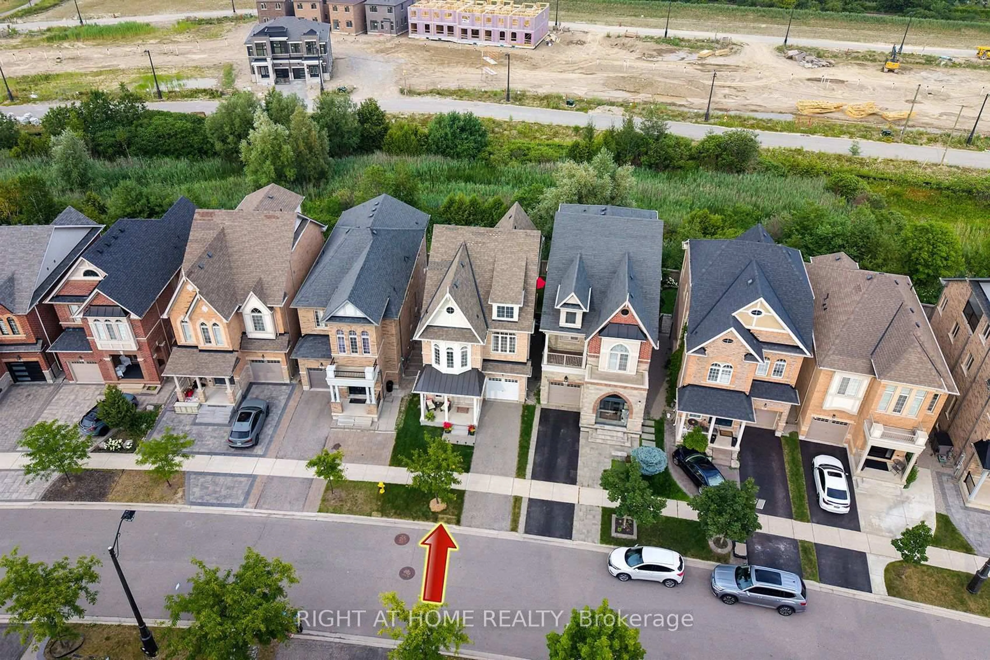 A pic from outside/outdoor area/front of a property/back of a property/a pic from drone, street for 43 Hopewell St, Vaughan Ontario L4H 3Y1