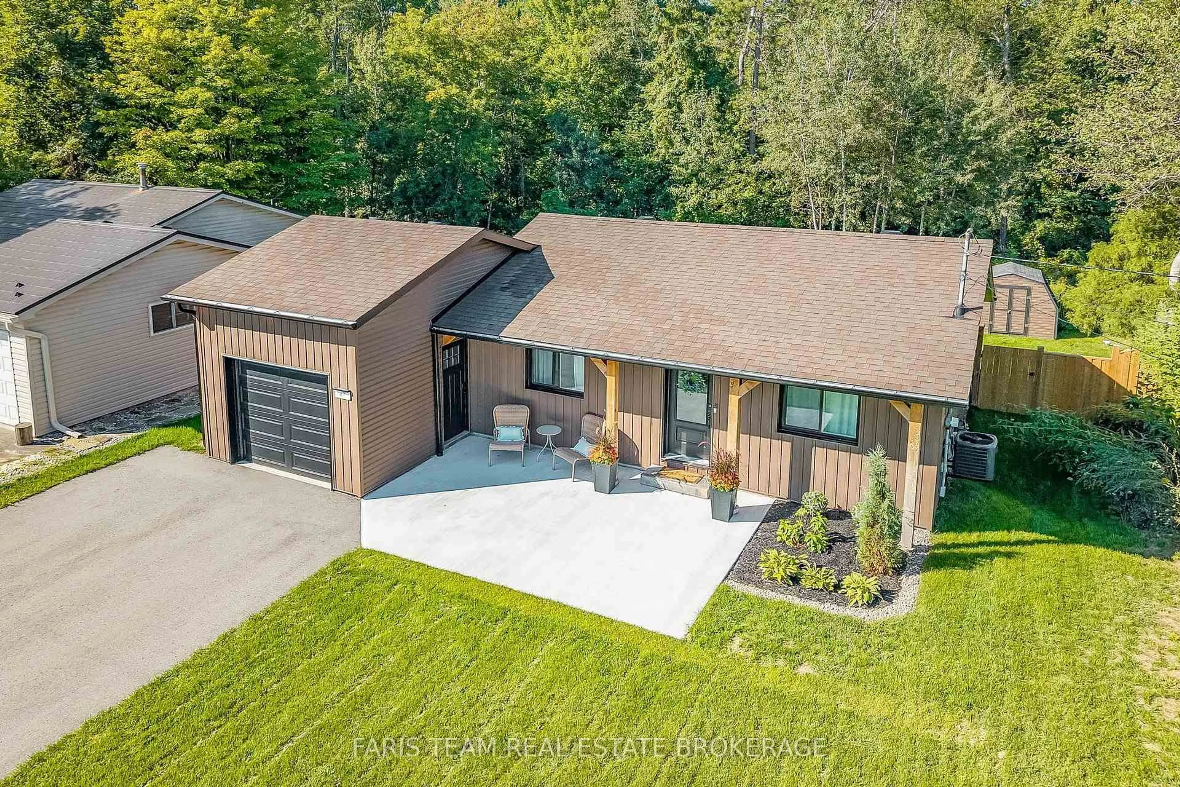 A pic from outside/outdoor area/front of a property/back of a property/a pic from drone, unknown for 47 Sandsprings Cres, Essa Ontario L0M 1B0