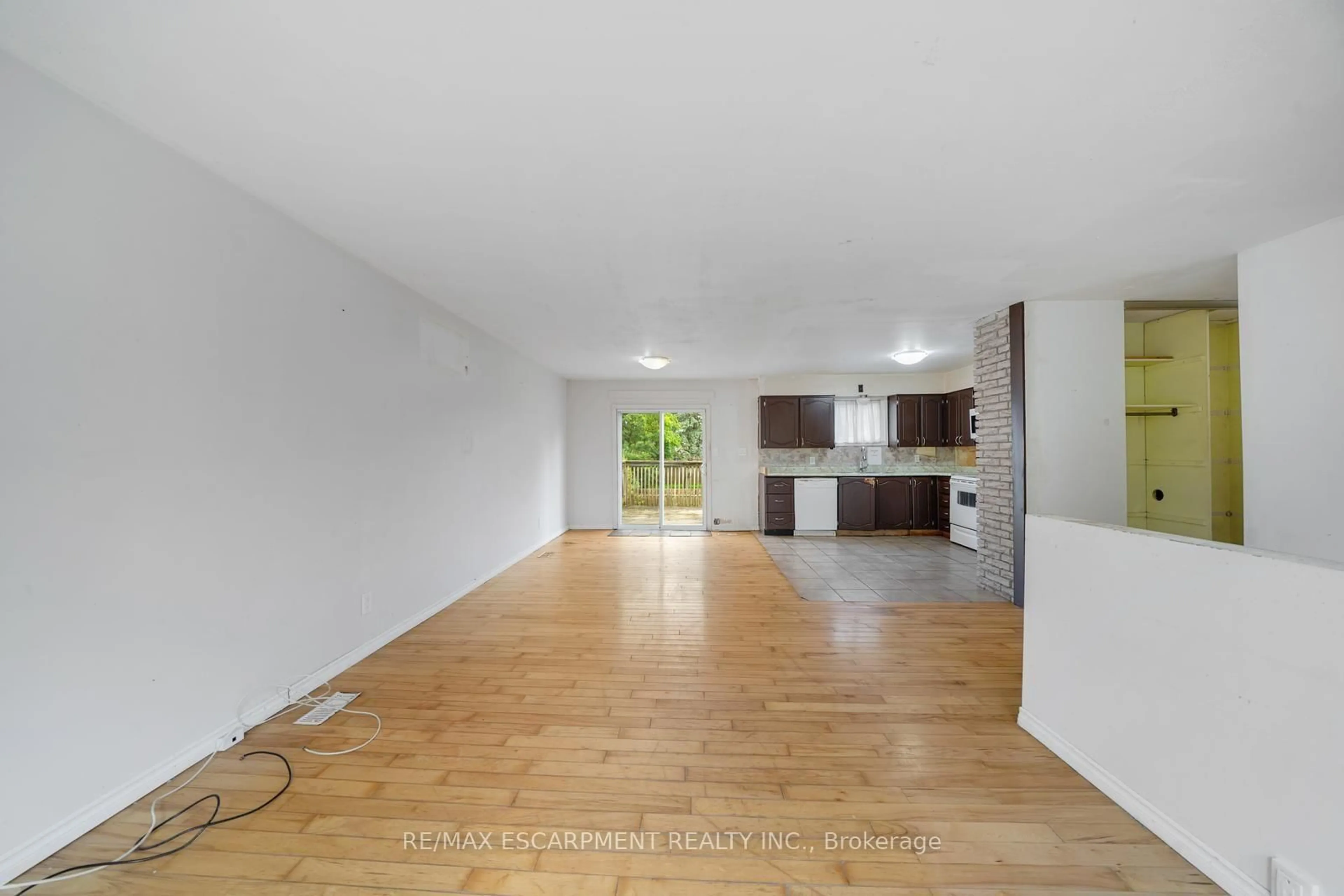 A pic of a room for 5 Elizabeth St, Innisfil Ontario L0L 1L0