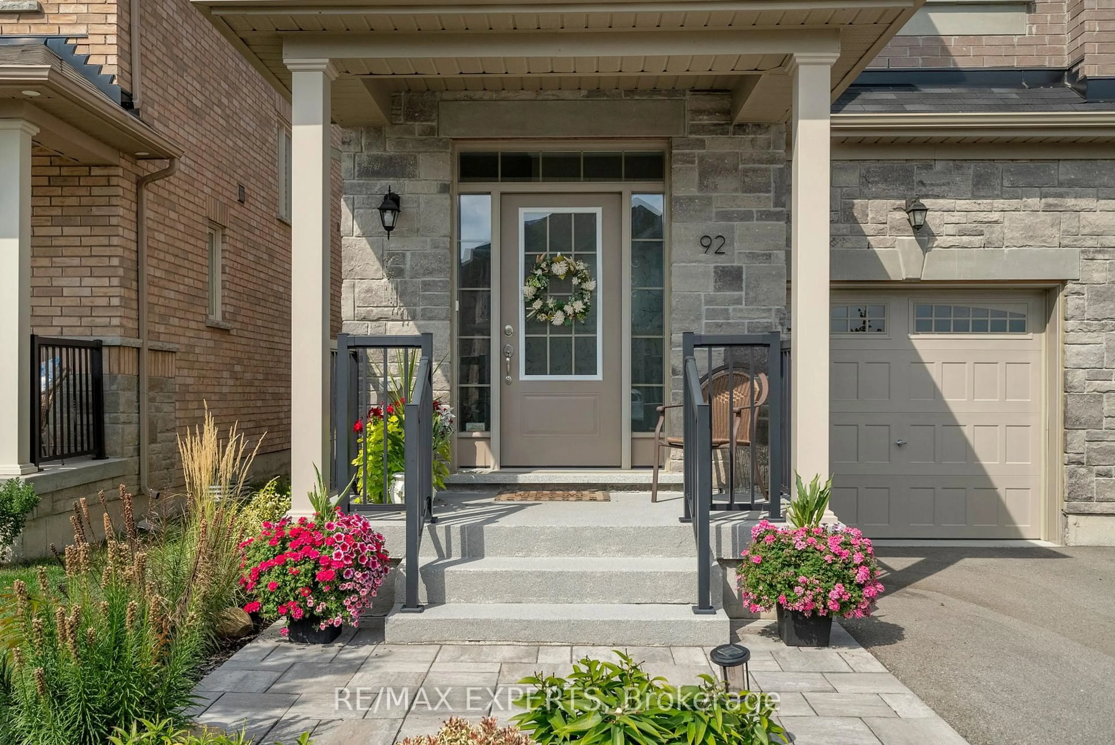 Indoor entryway for 92 Robb Thompson Rd, East Gwillimbury Ontario L0G 1M0