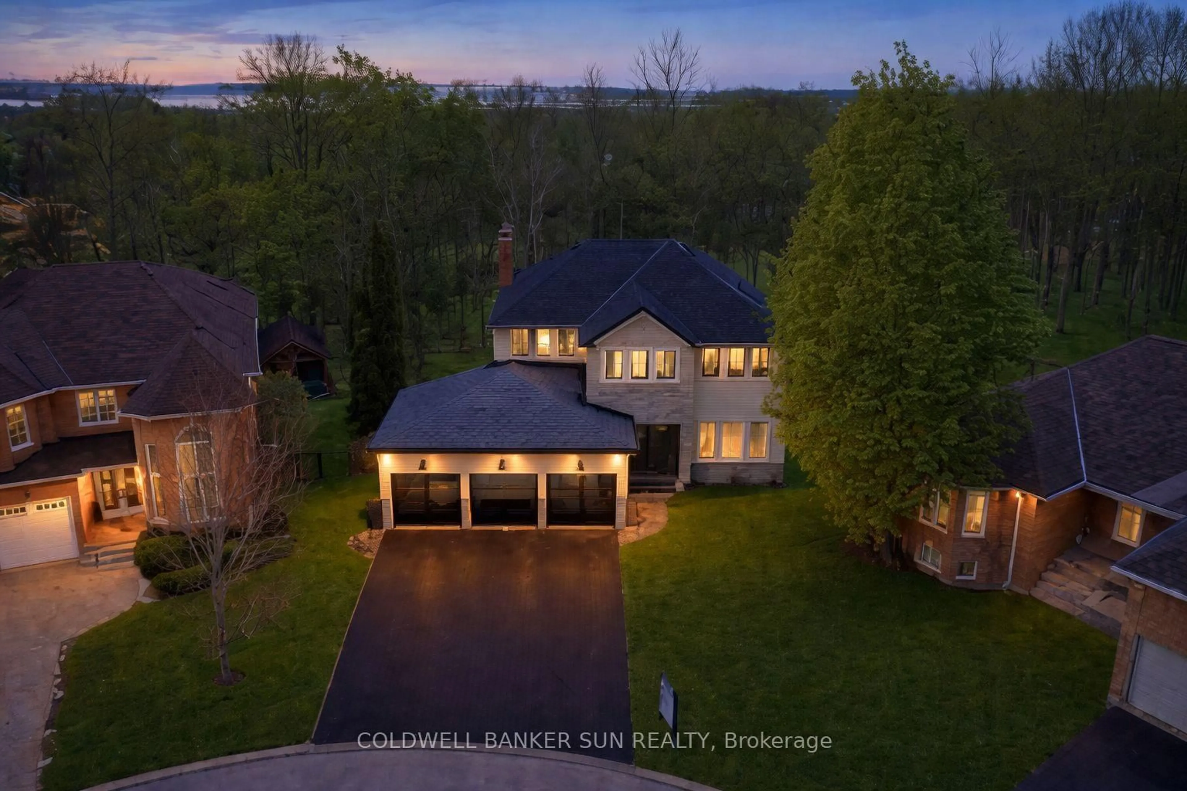 A pic from outside/outdoor area/front of a property/back of a property/a pic from drone, street for 34 Previn Crt, New Tecumseth Ontario L9R 1N8