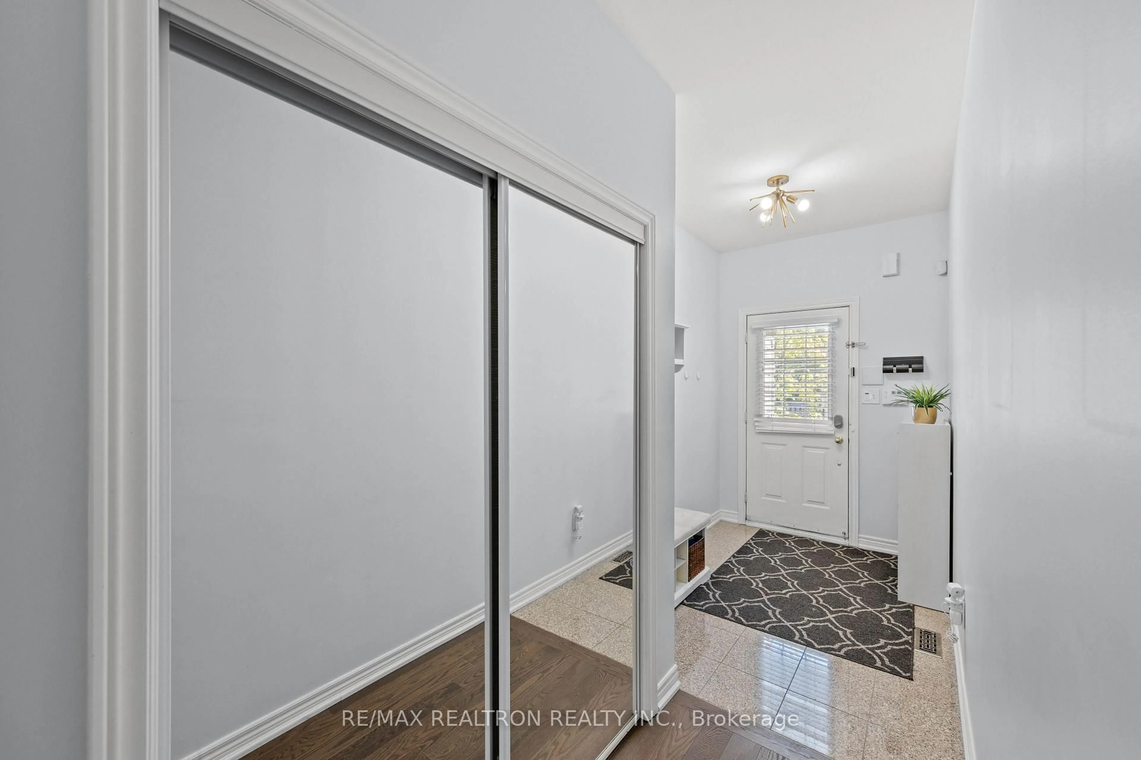 Indoor entryway for 56 North Lake Rd #23, Richmond Hill Ontario L4E 0G5