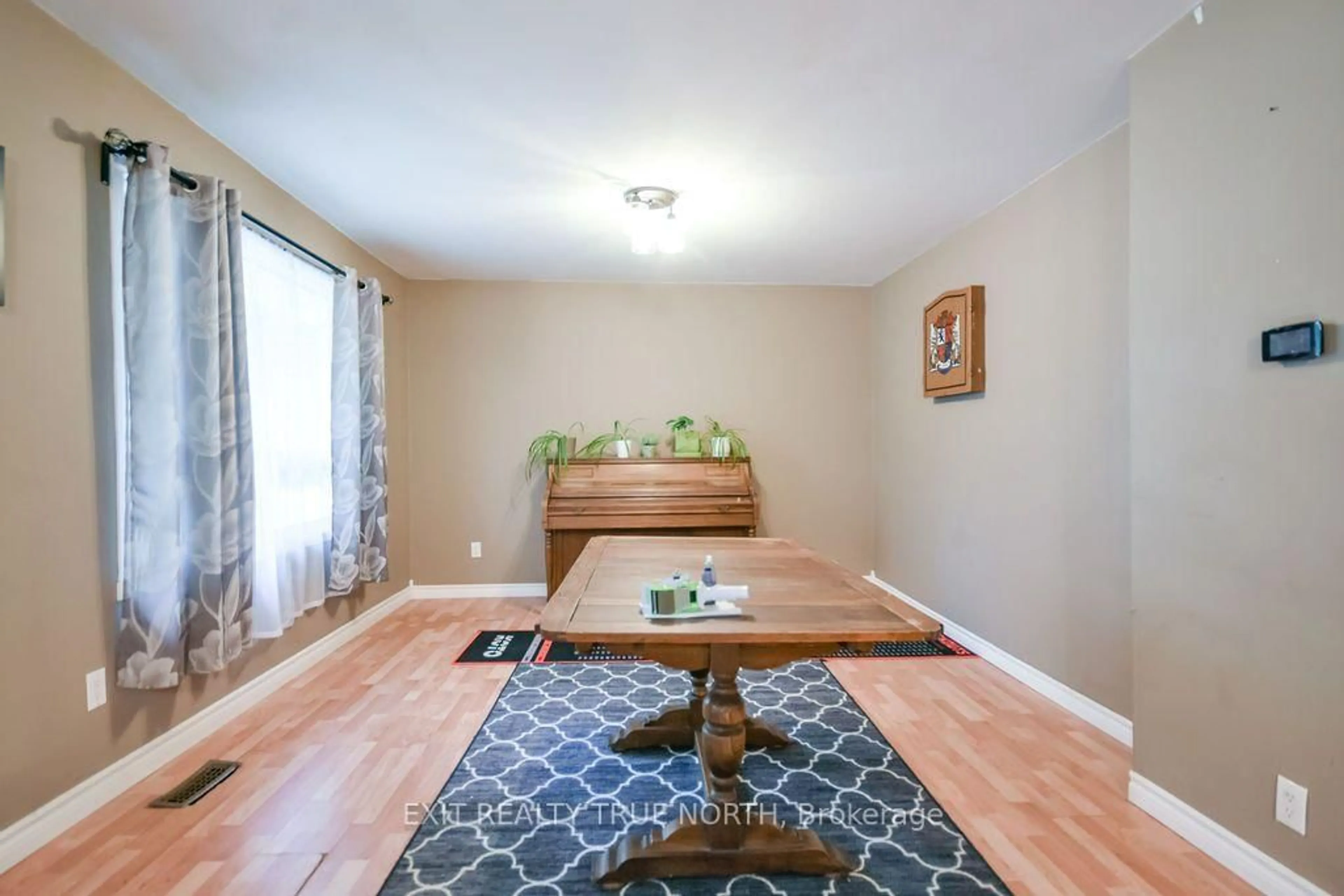 A pic of a room for 130 Sydenham St, Essa Ontario L0M 1B0