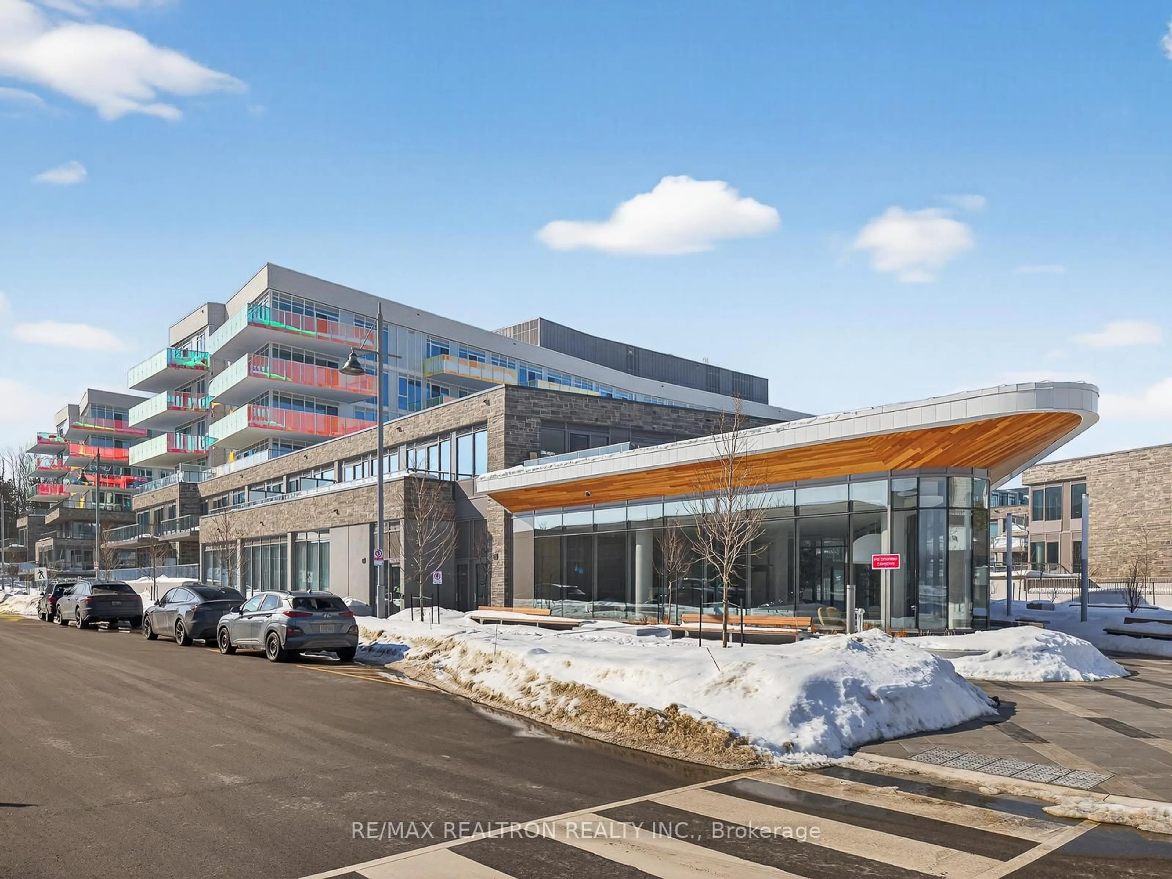 Indoor foyer for 333 Sunseeker Ave #149, Innisfil Ontario L9S 0R6