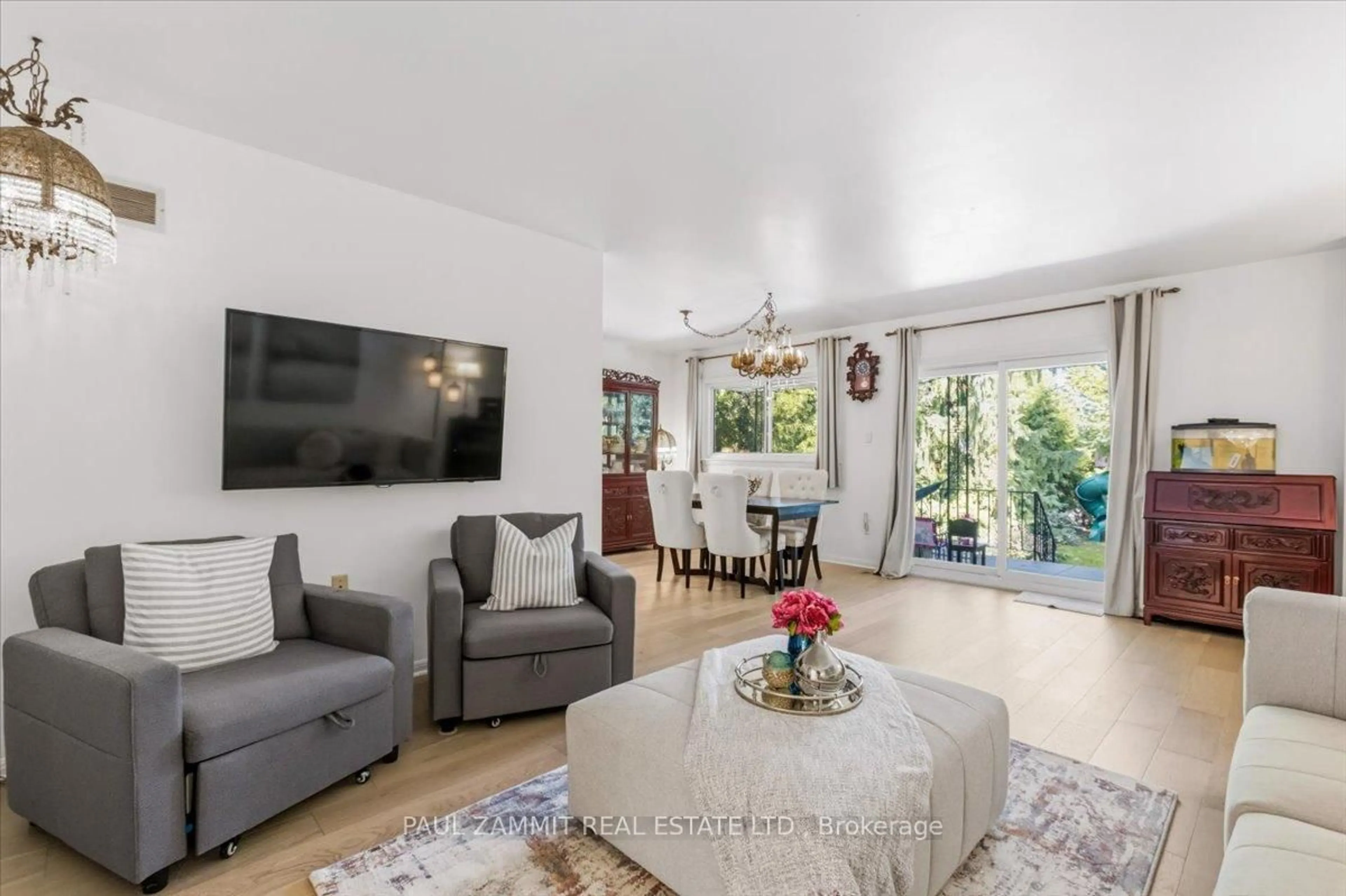 Living room with furniture, unknown for 46 Castle Harbour Lane, Markham Ontario L3T 3A2