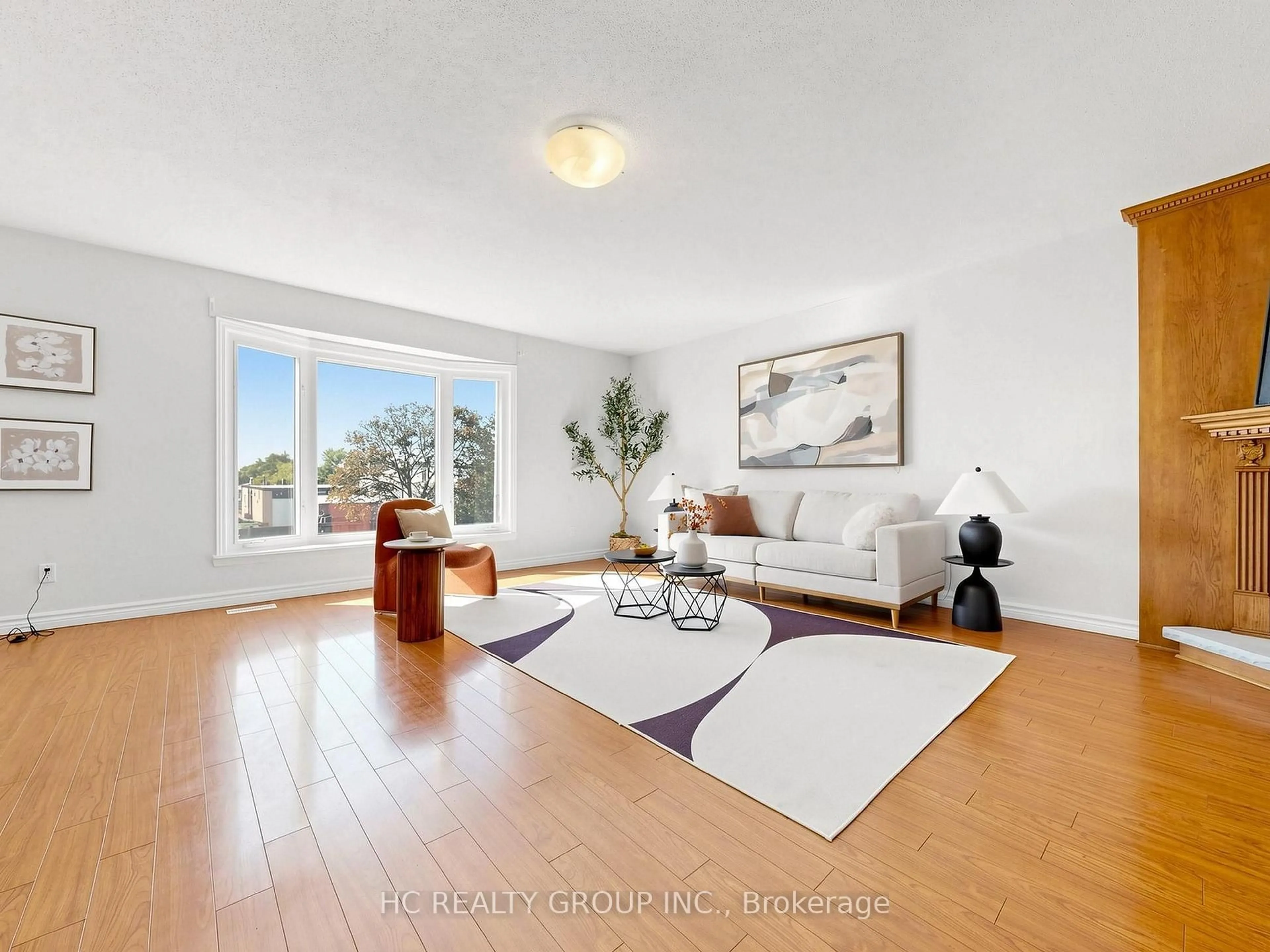 Living room with furniture, unknown for 87 Belvedere Cres, Richmond Hill Ontario L4C 8V2