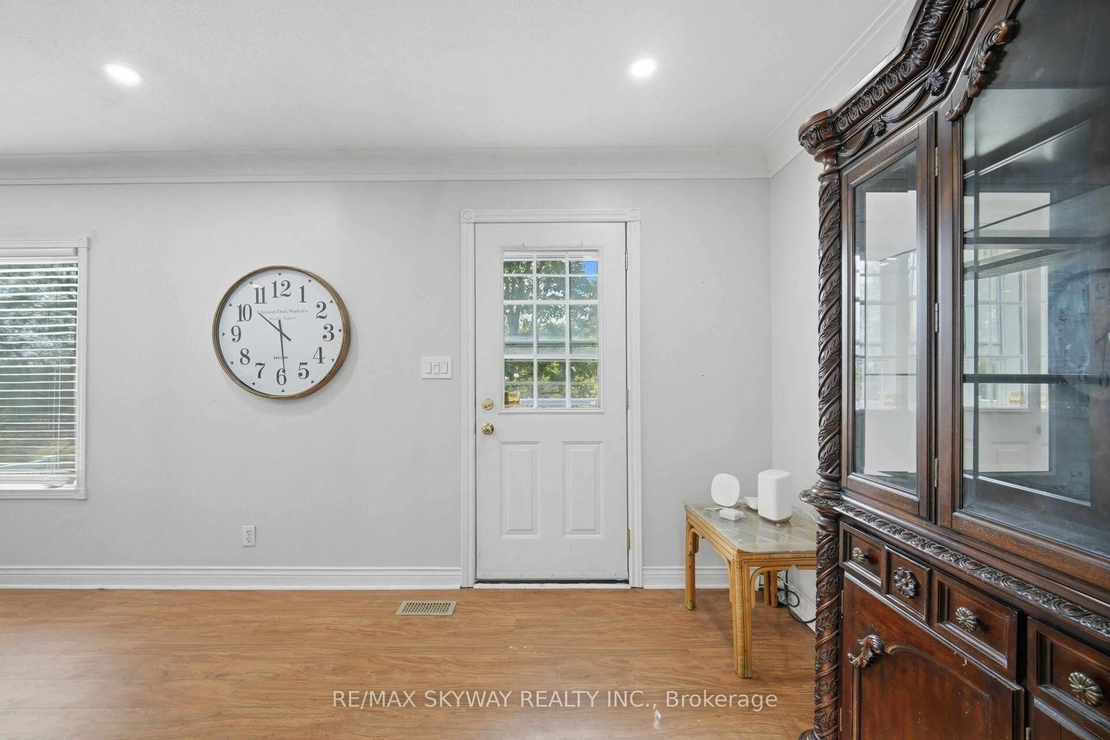 Indoor entryway for 9476 Highway 9, Adjala-Tosorontio Ontario L0G 1W0