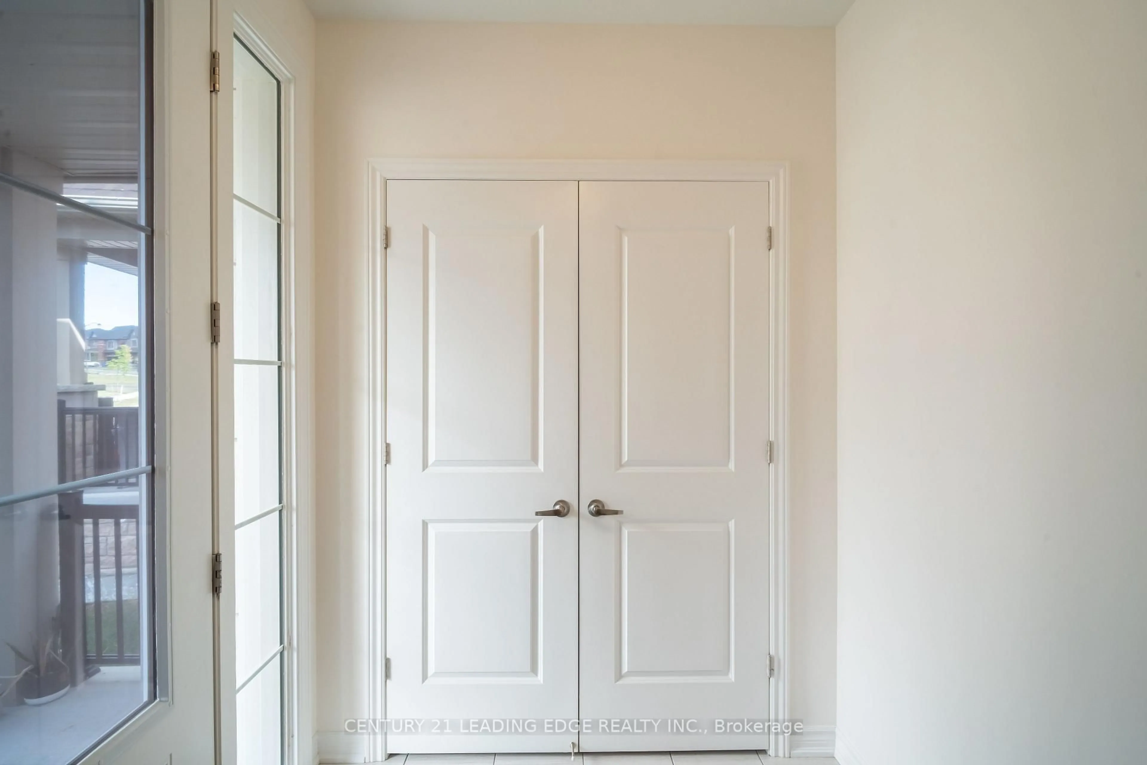Indoor entryway for 103 KENTLEDGE Ave, East Gwillimbury Ontario L9N 1E3