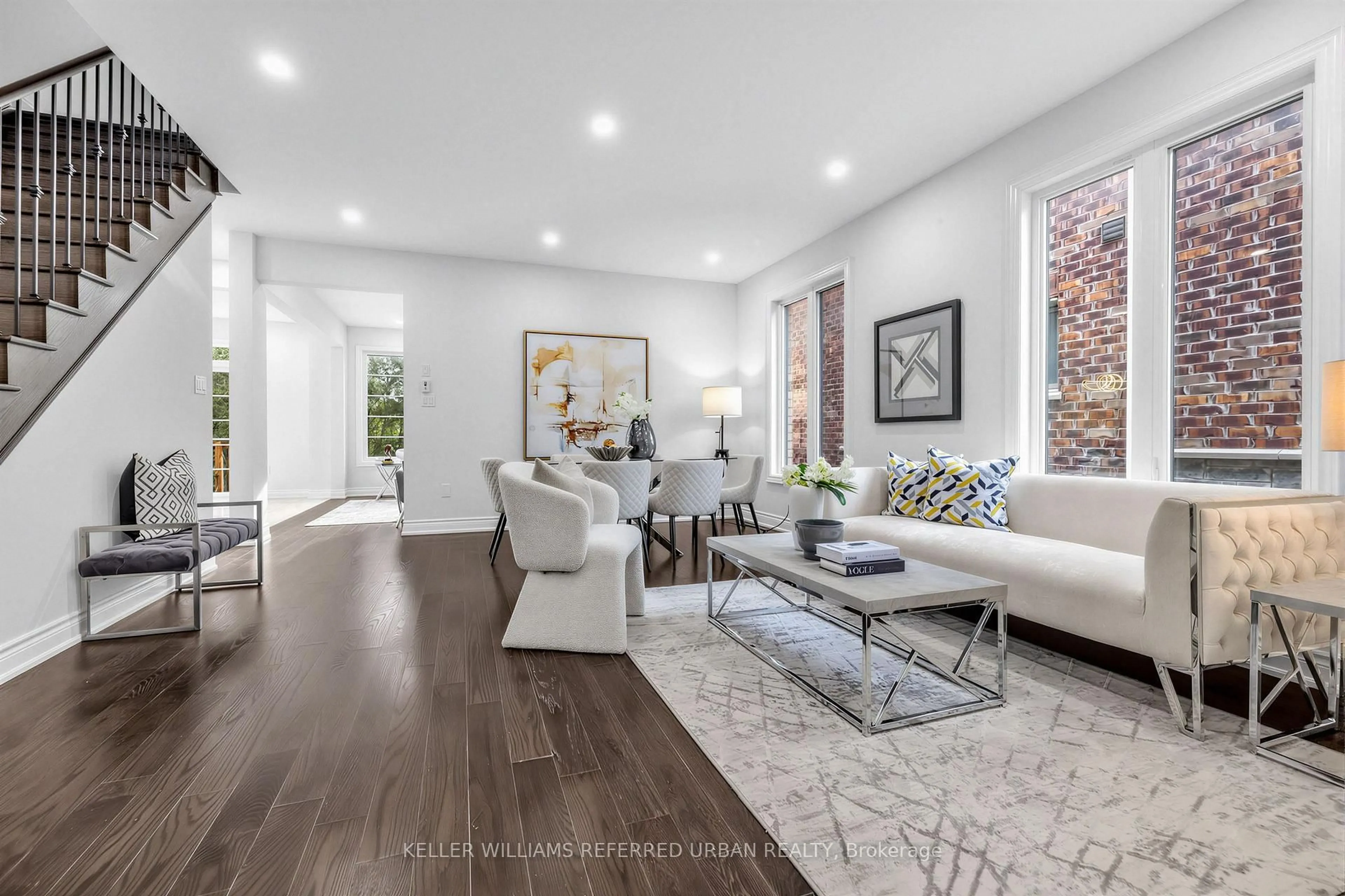 Living room with furniture, unknown for 6 Sharonview Cres, East Gwillimbury Ontario L9N 0S5