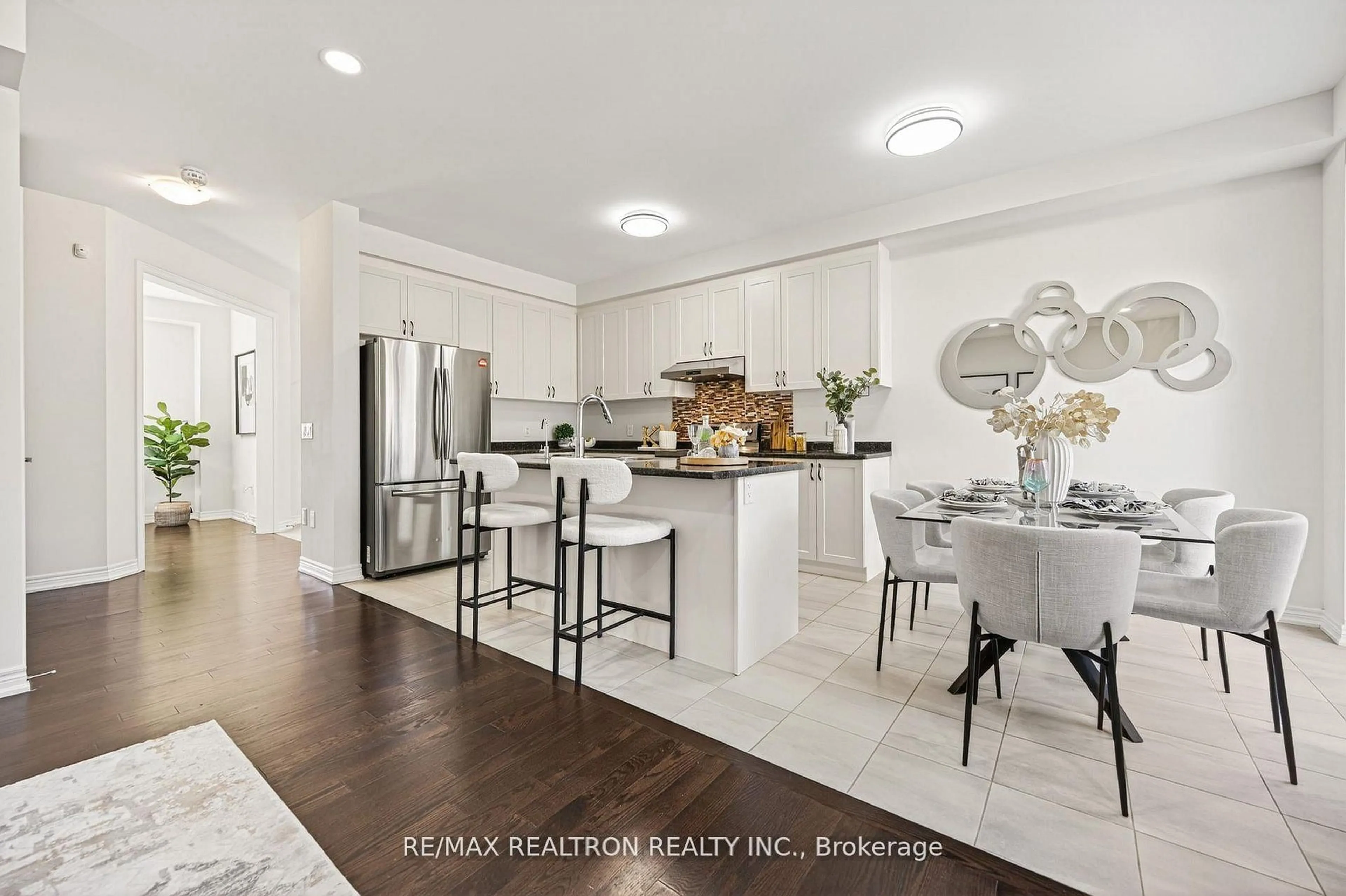 Open concept kitchen, ceramic/tile floor for 19852 Leslie St, East Gwillimbury Ontario L9N 0N5