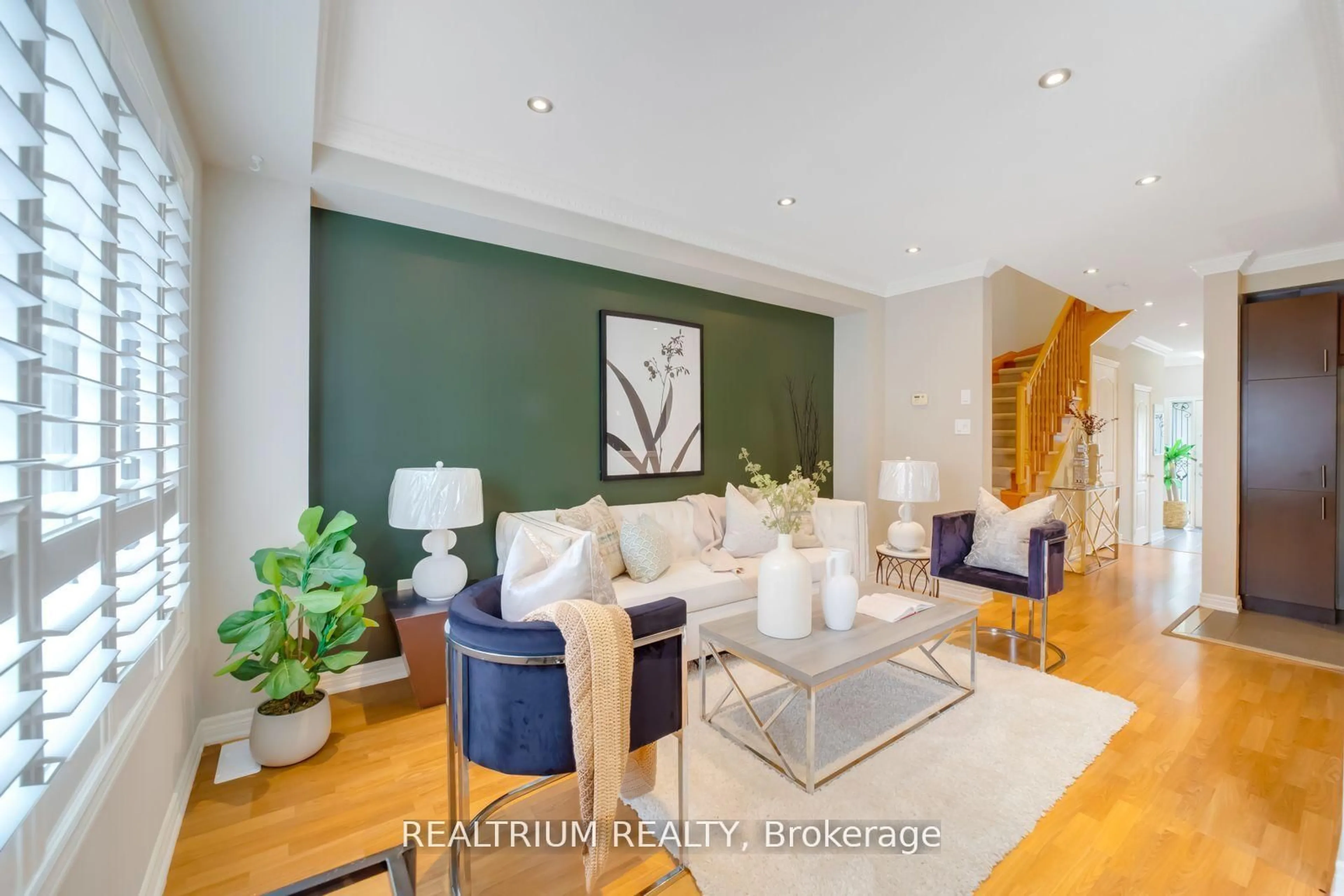 Living room with furniture, wood/laminate floor for 282 Sandale Rd, Whitchurch-Stouffville Ontario L4A 0Y4