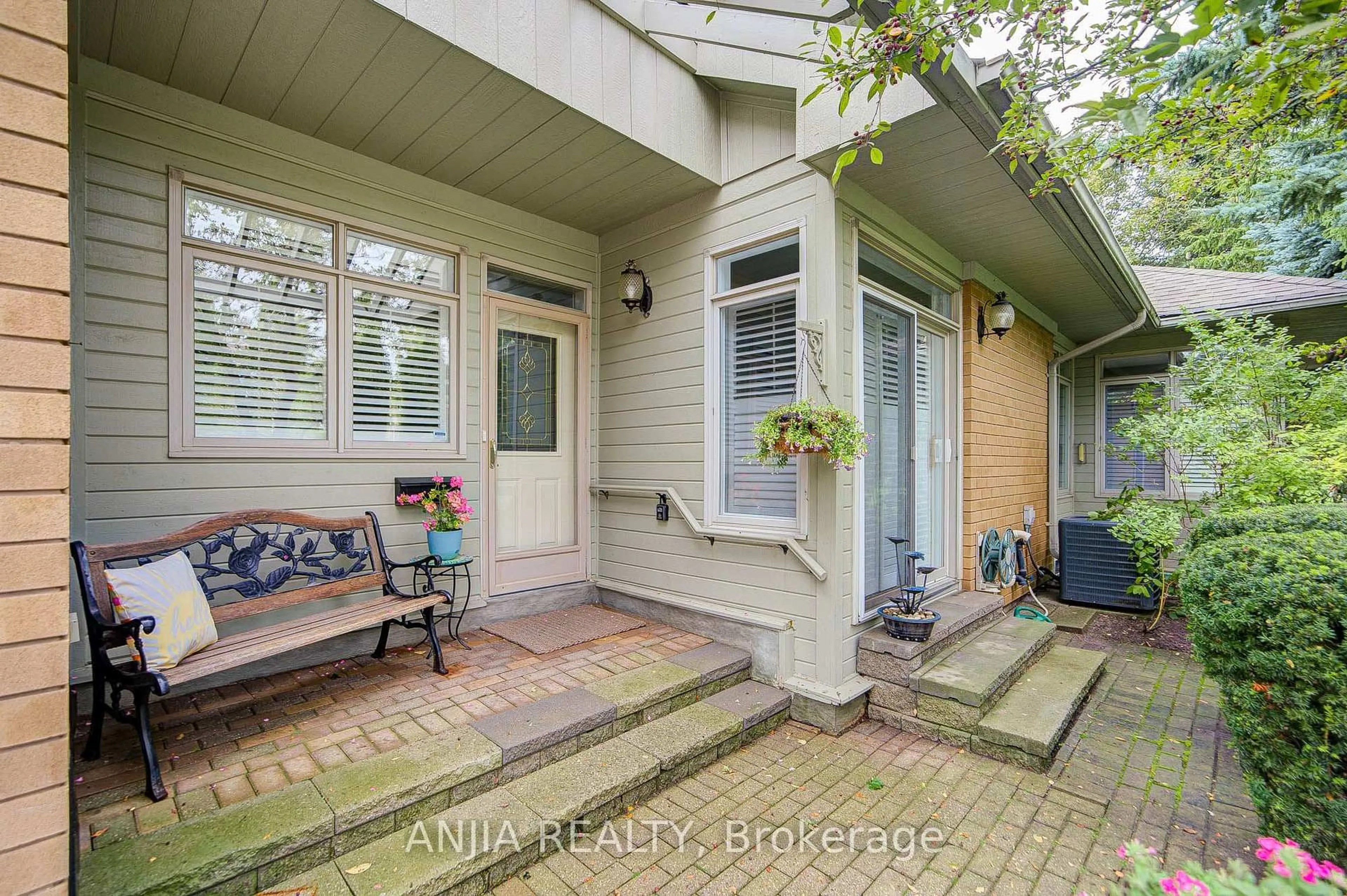 Indoor entryway for 52 Augusta Drive Way, Markham Ontario L6E 1B5