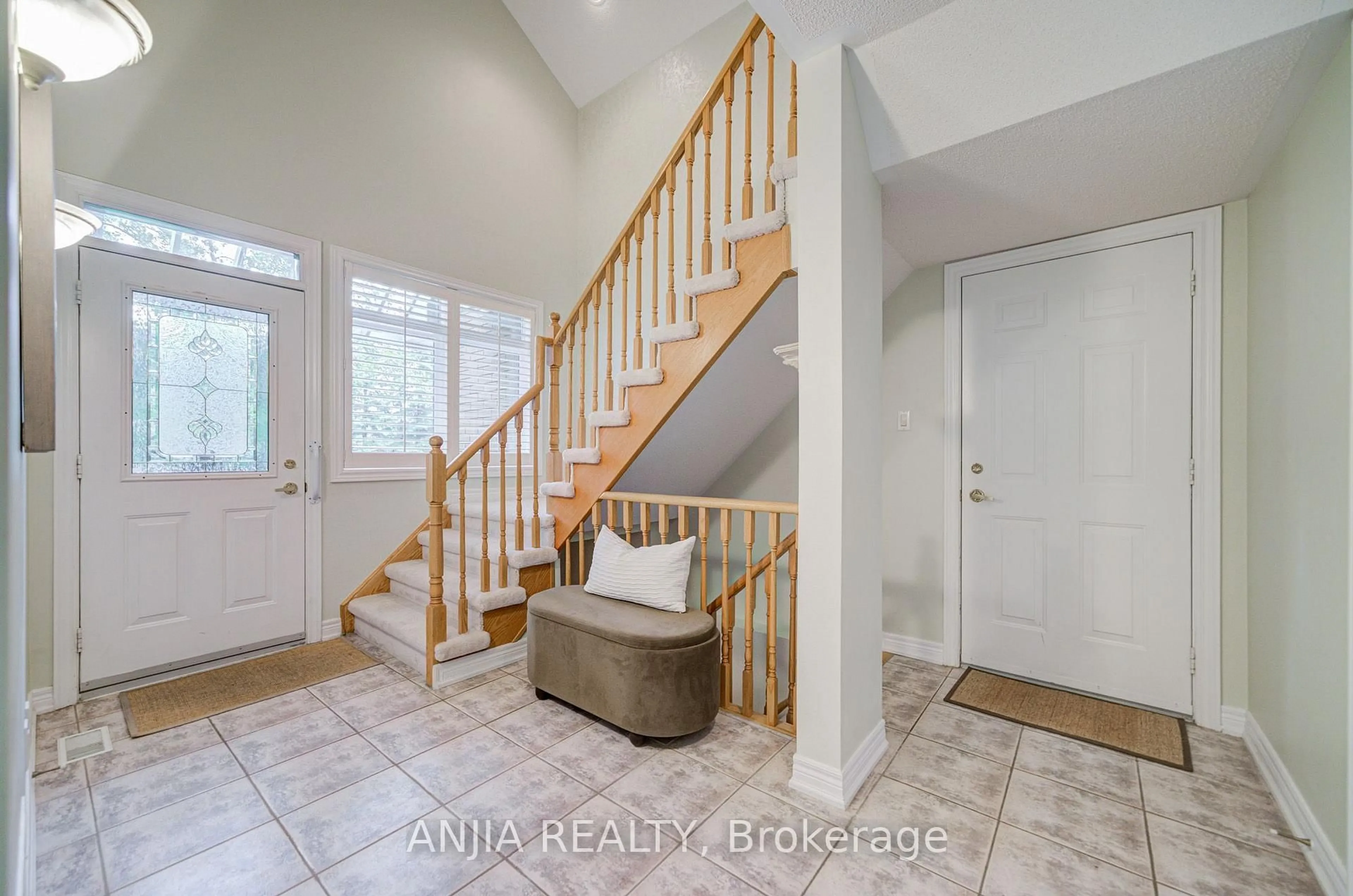 Indoor entryway for 52 Augusta Drive Way, Markham Ontario L6E 1B5