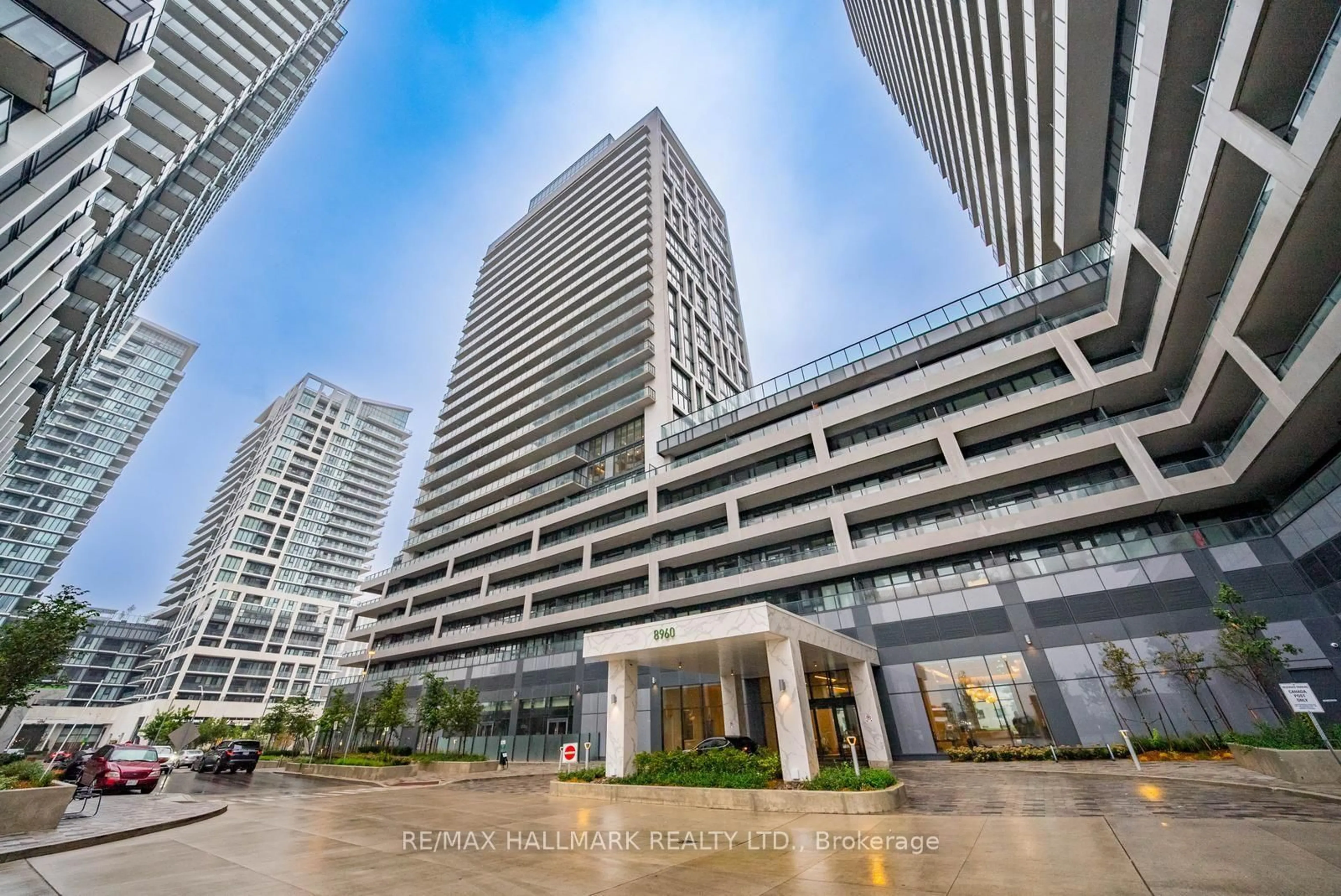 Indoor foyer for 8960 Jane St #1706, Vaughan Ontario L4K 0N9