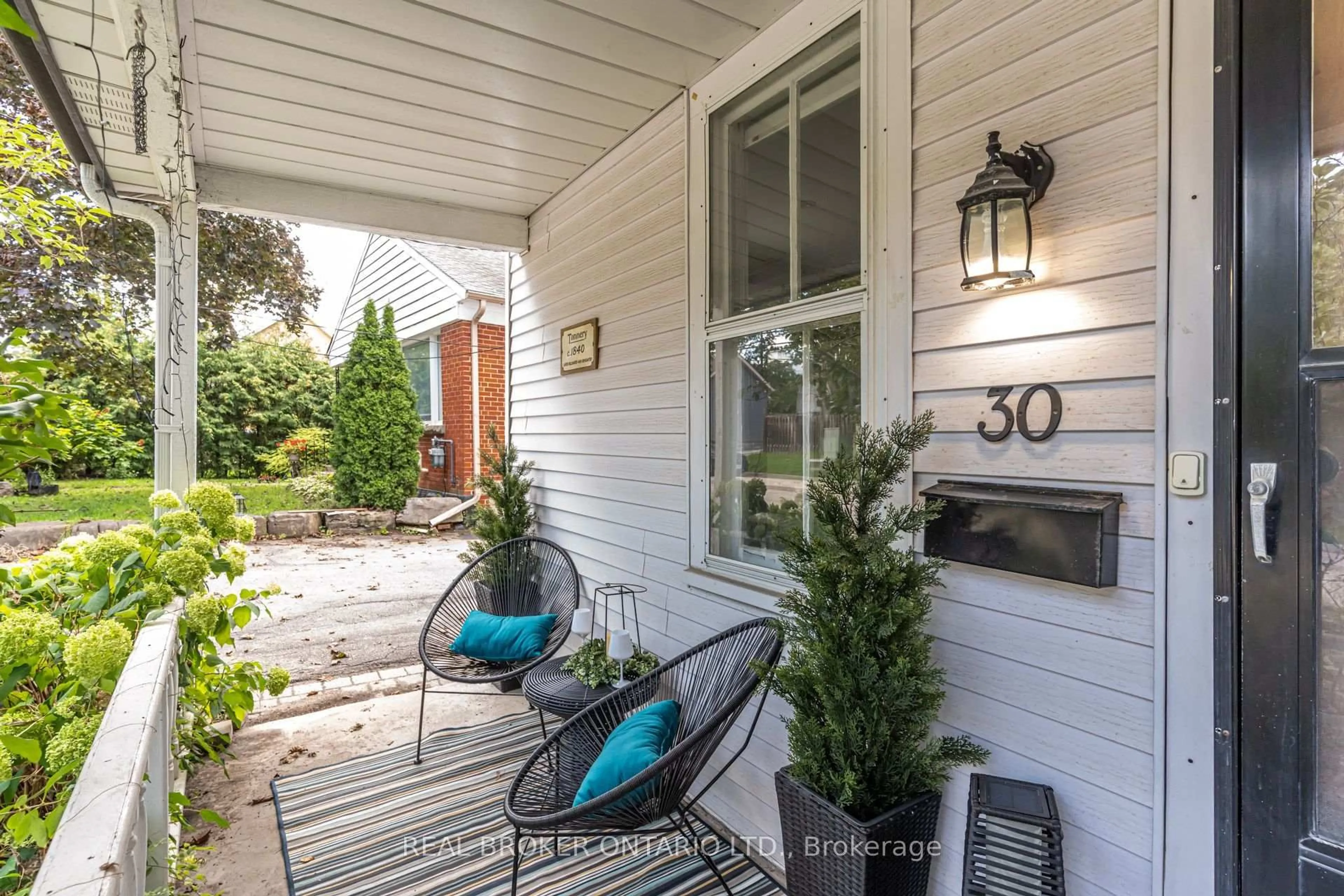 Patio, street for 30 Elizabeth St, Richmond Hill Ontario L4C 3V4