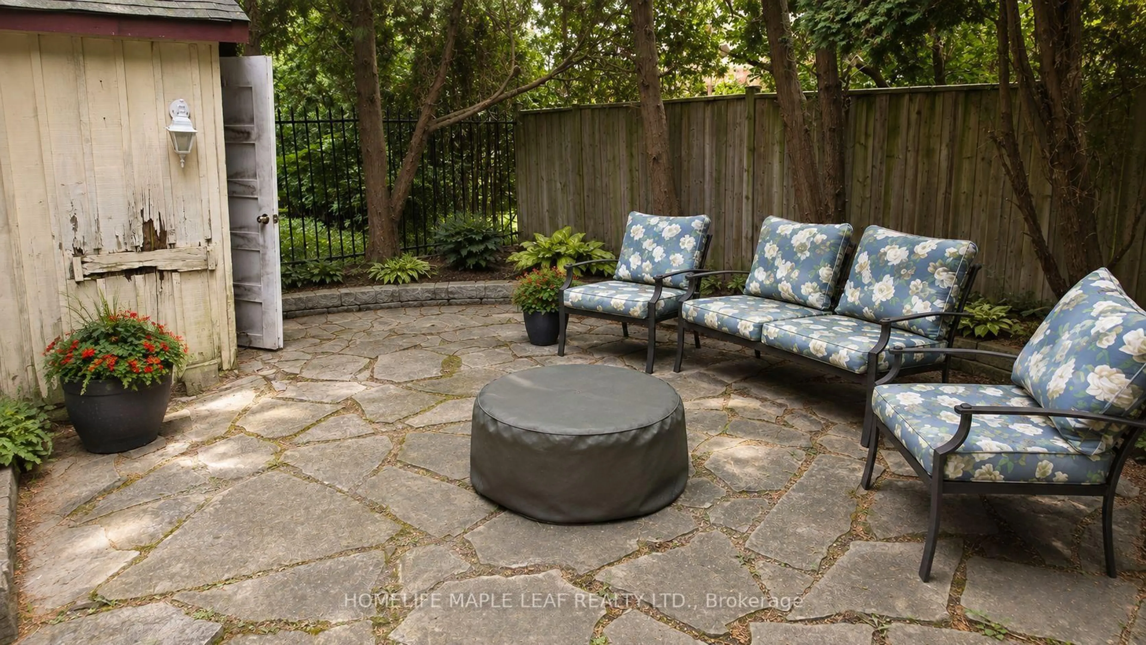 Patio, street for 20 Brookfield Crt, Markham Ontario L3P 2W9