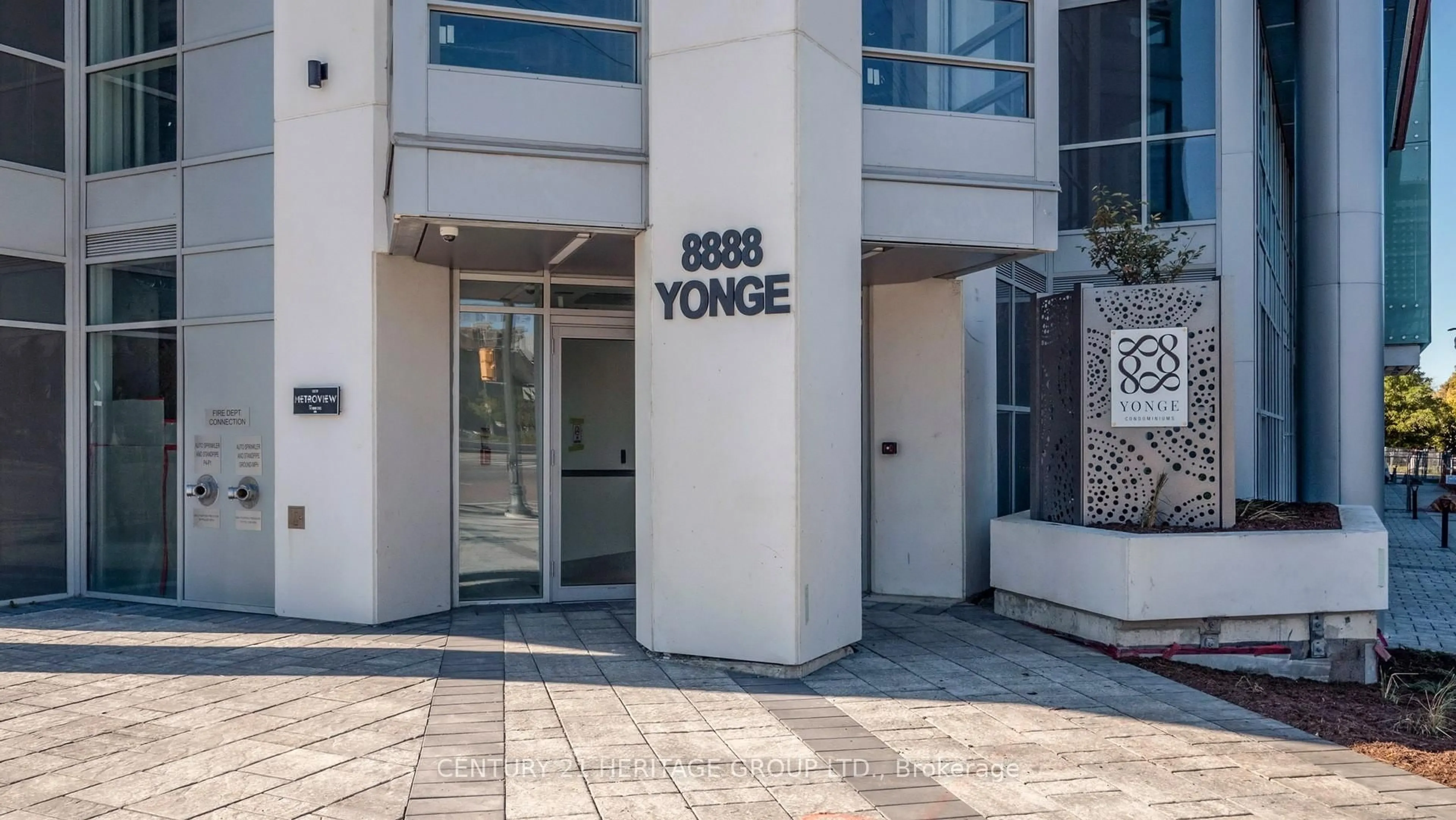 Indoor foyer for 8888 Yonge St #1205, Richmond Hill Ontario L4C 5V6