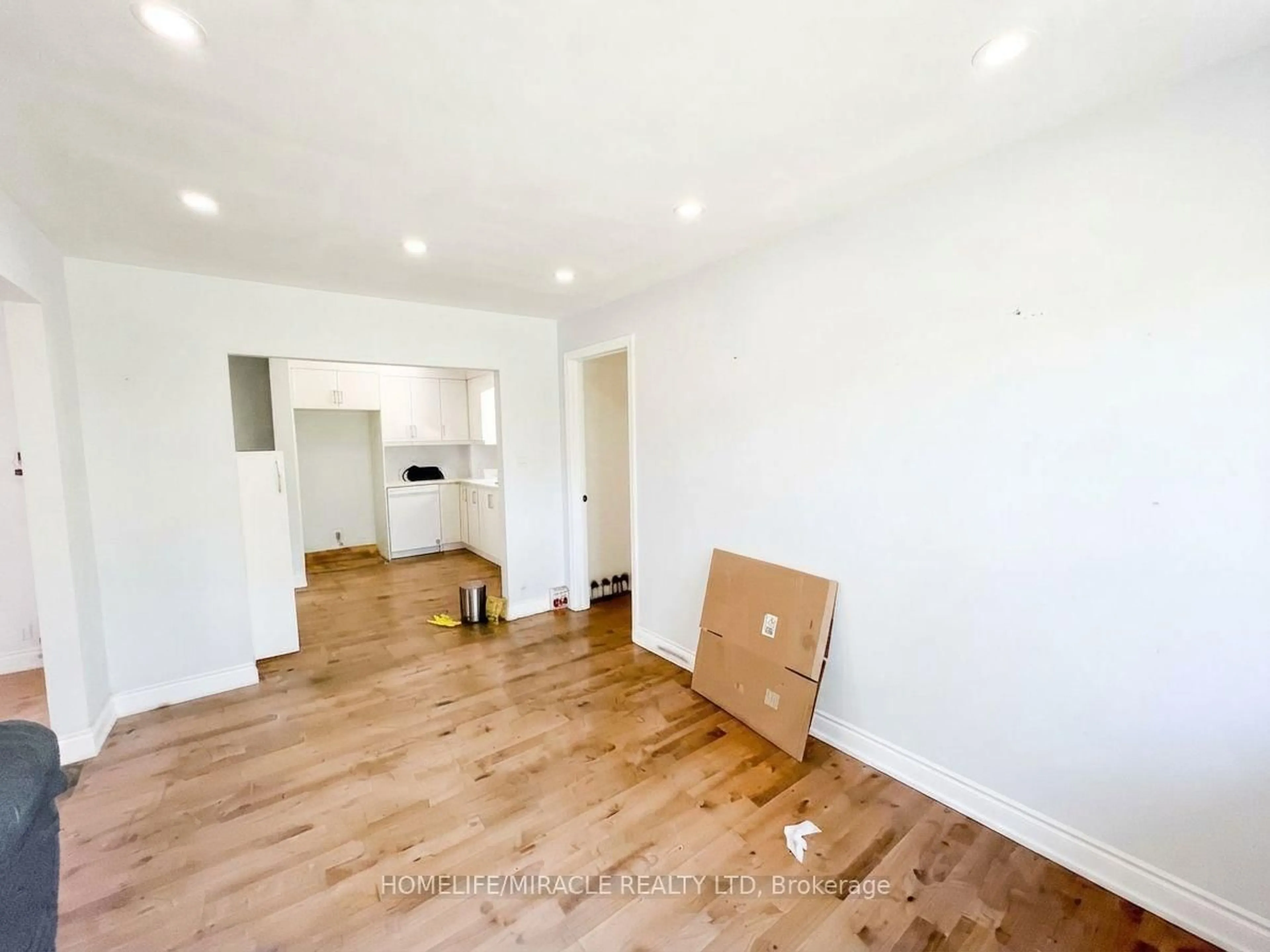 A pic of a room for 14178 Yonge St, Aurora Ontario L4G 0P5