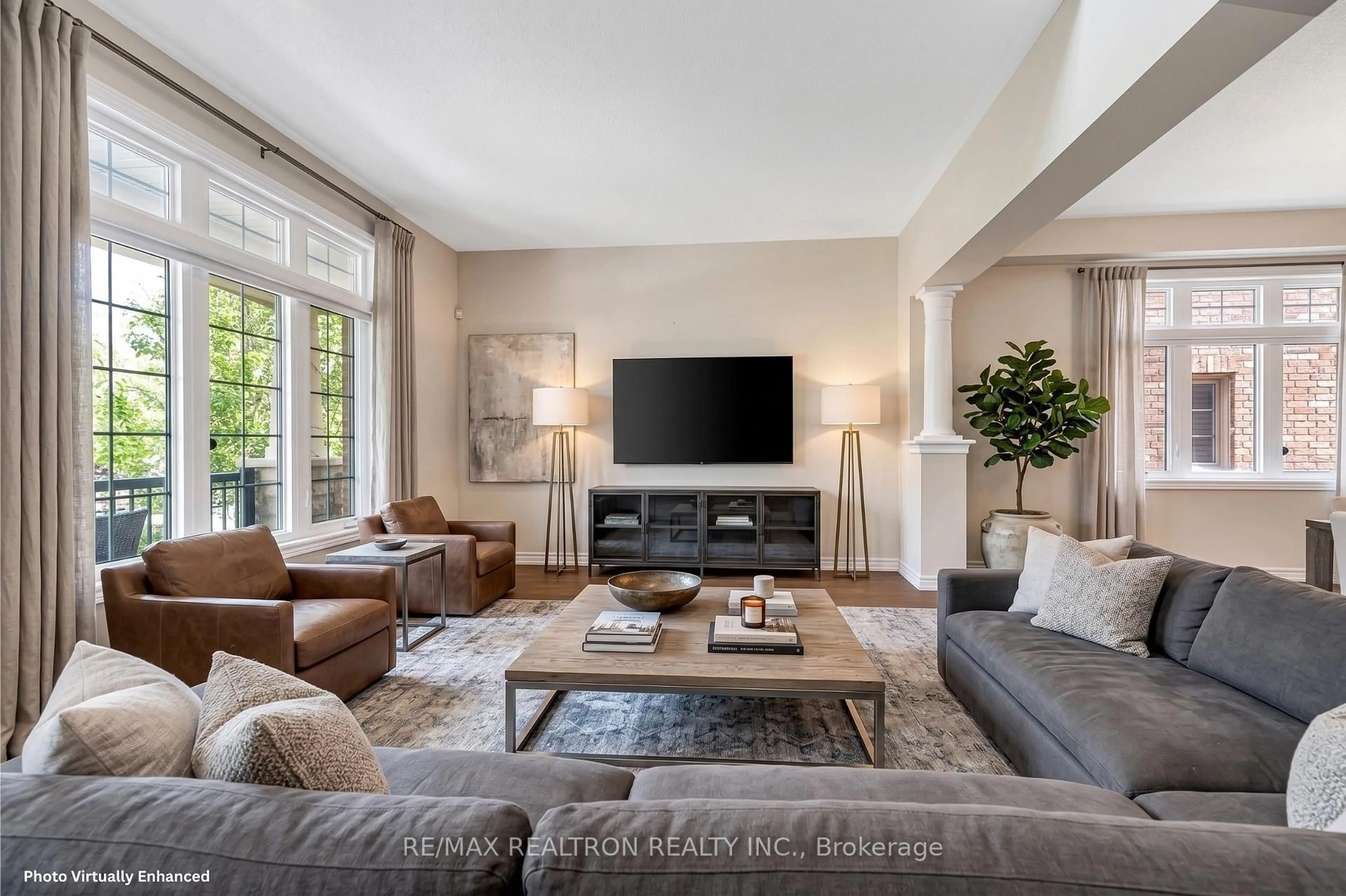 Living room with furniture, unknown for 71 Glengordon Cres, Markham Ontario L6C 0K1
