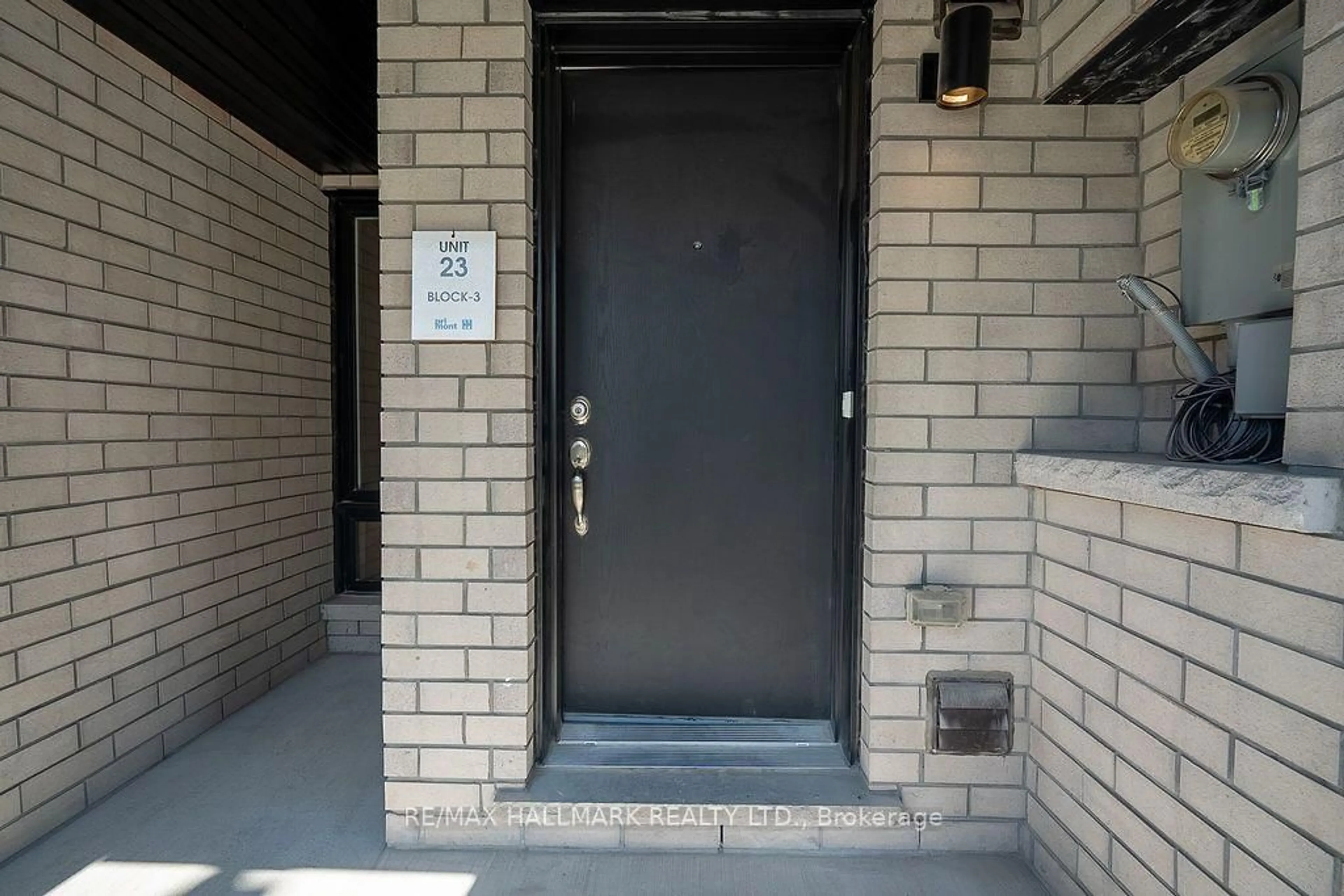 Indoor entryway for 12 Dandara Gate, Vaughan Ontario L4L 1V8