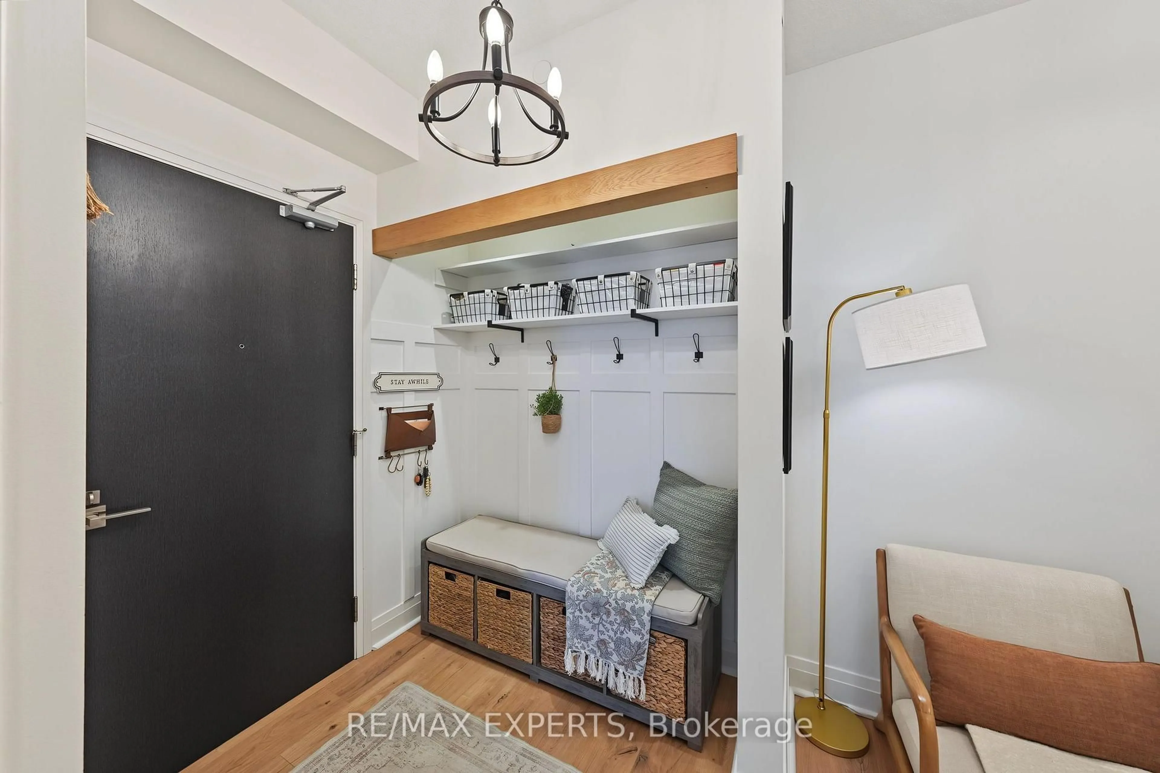 Indoor entryway for 3700 Highway 7 Rd #707, Vaughan Ontario L4L 0G8