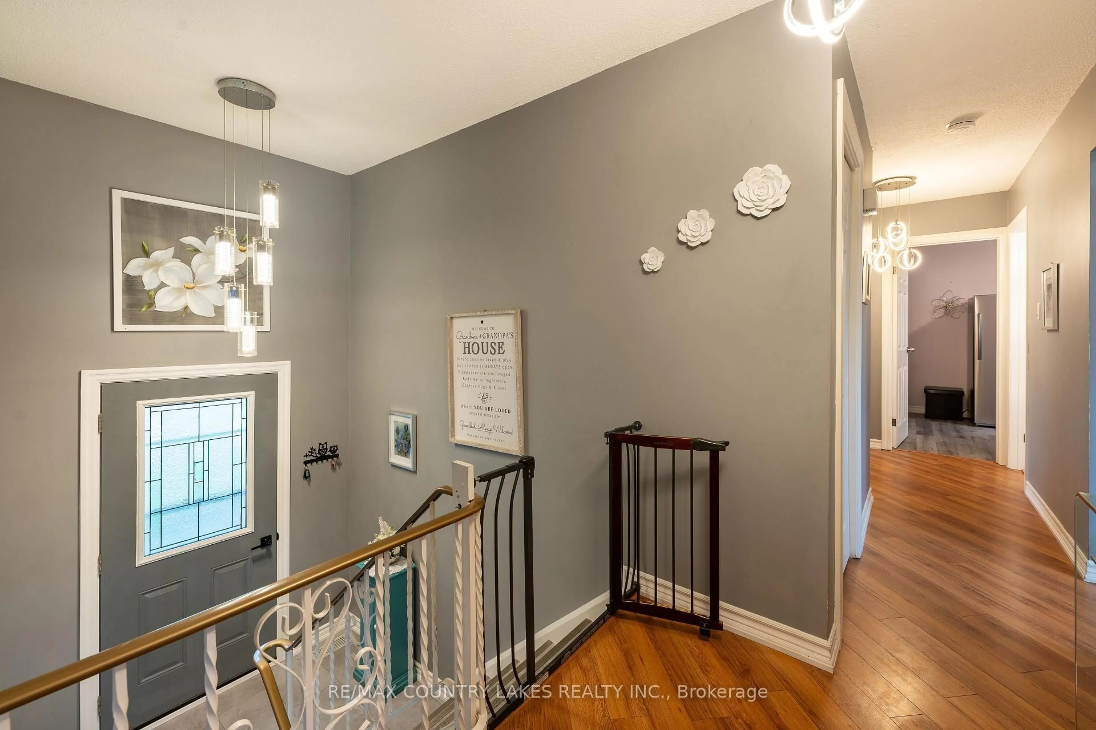 Indoor entryway for 65 Beaver Ridge Dr, Brock Ontario L0E 1E0