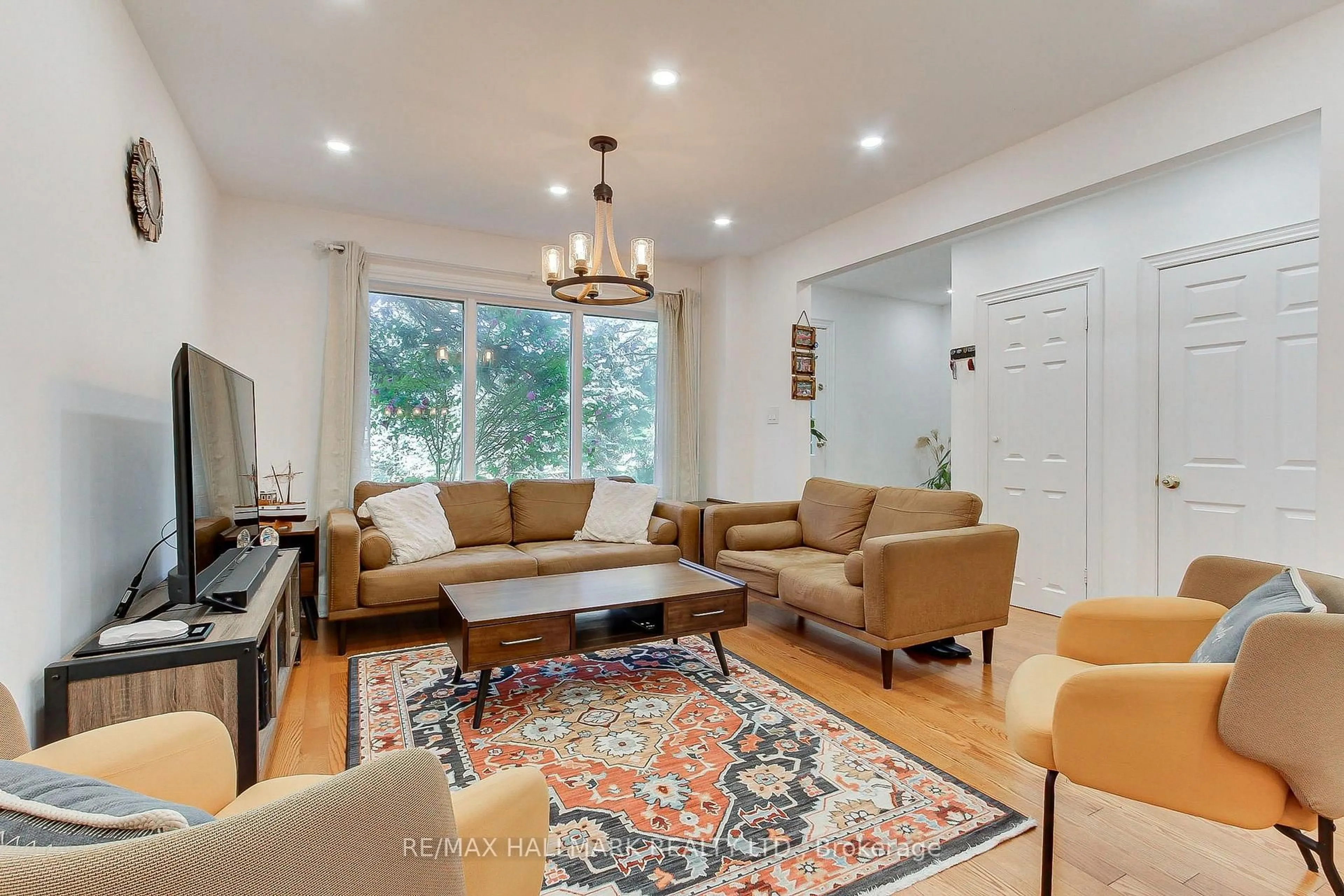 Living room with furniture, unknown for 339 Neal Dr, Richmond Hill Ontario L4C 3L3