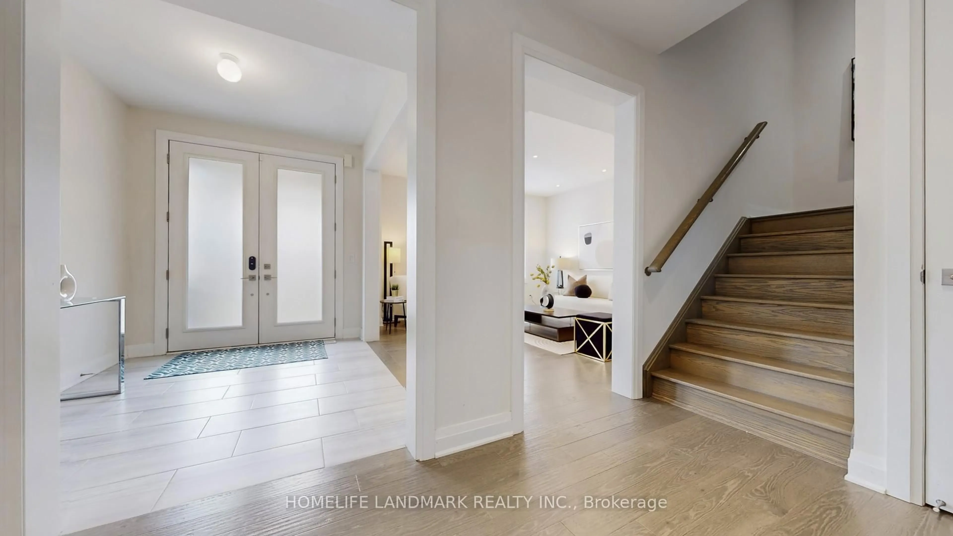 Indoor foyer for 393 William Graham Dr, Aurora Ontario L4G 0Z9