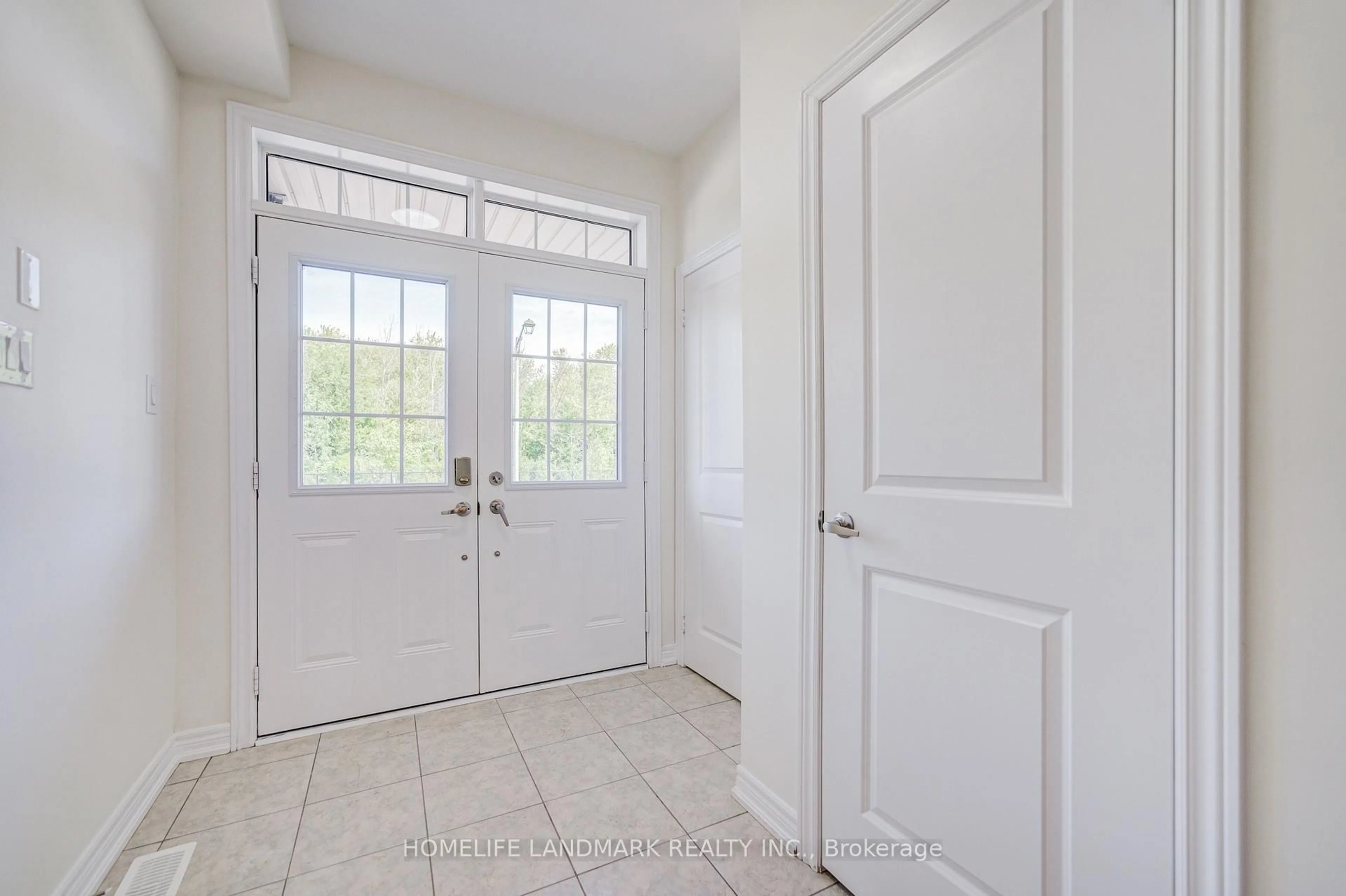 Indoor entryway for 77 McCague Ave, Richmond Hill Ontario L4S 0J4