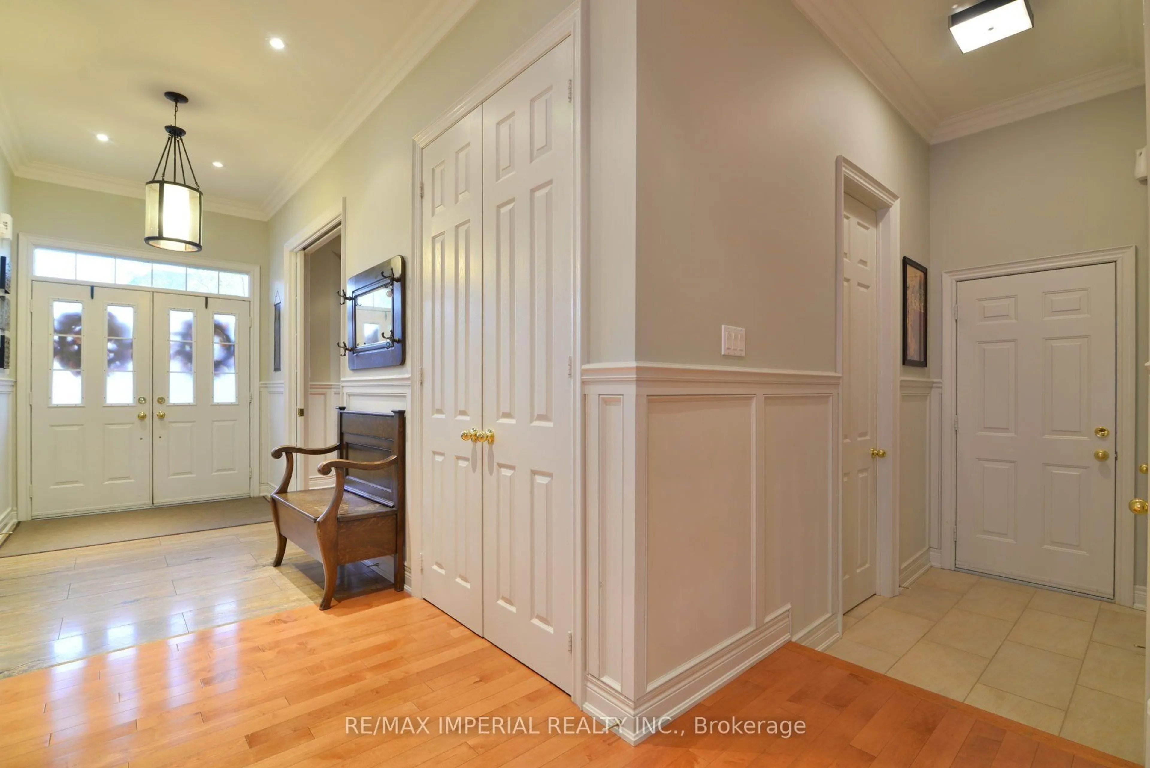 Indoor entryway for 11 Candlelight Dr, Richmond Hill Ontario L4E 5E4