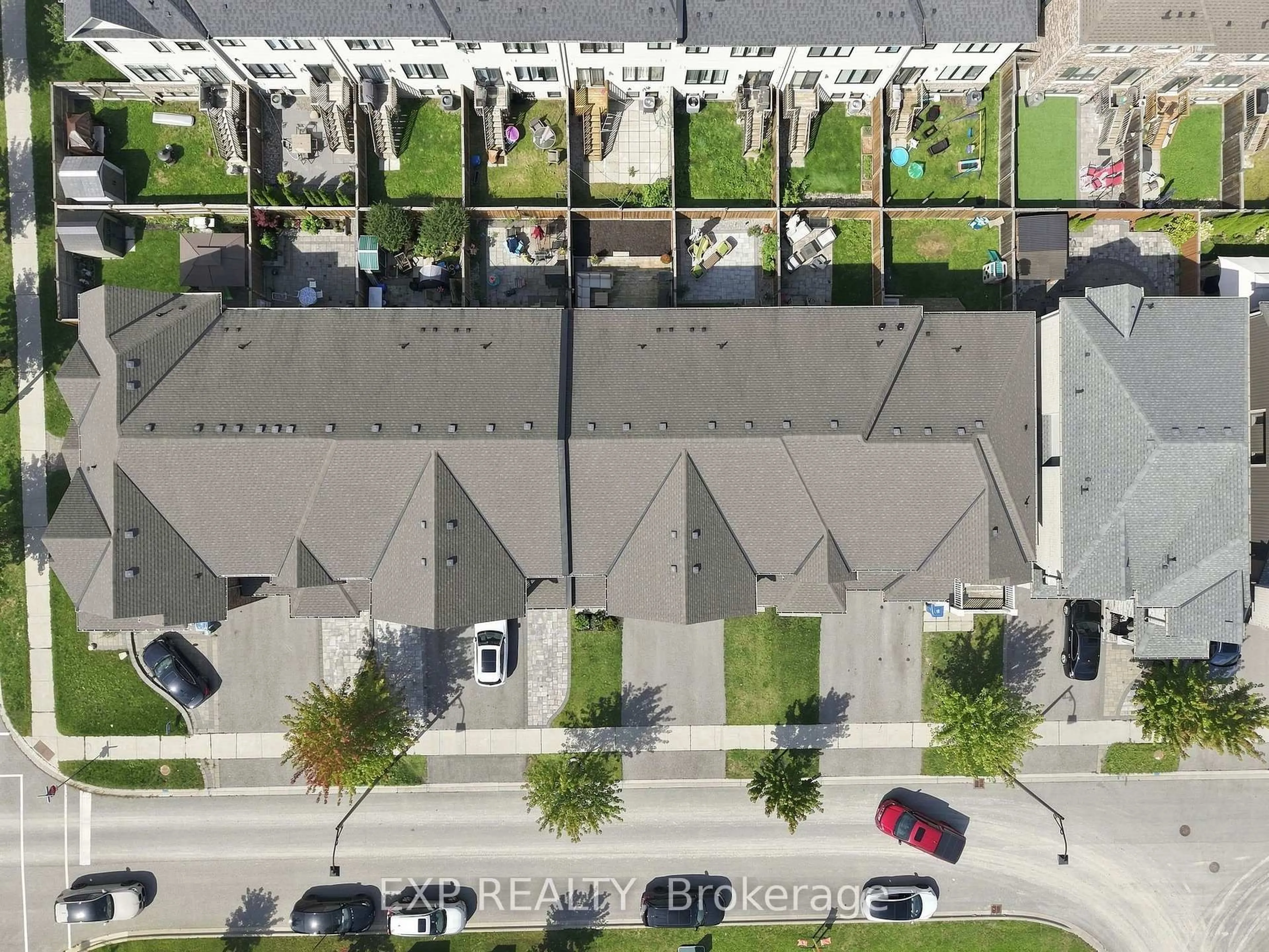 A pic from outside/outdoor area/front of a property/back of a property/a pic from drone, city buildings view from balcony for 128 Chessington Ave, East Gwillimbury Ontario L9N 0R6