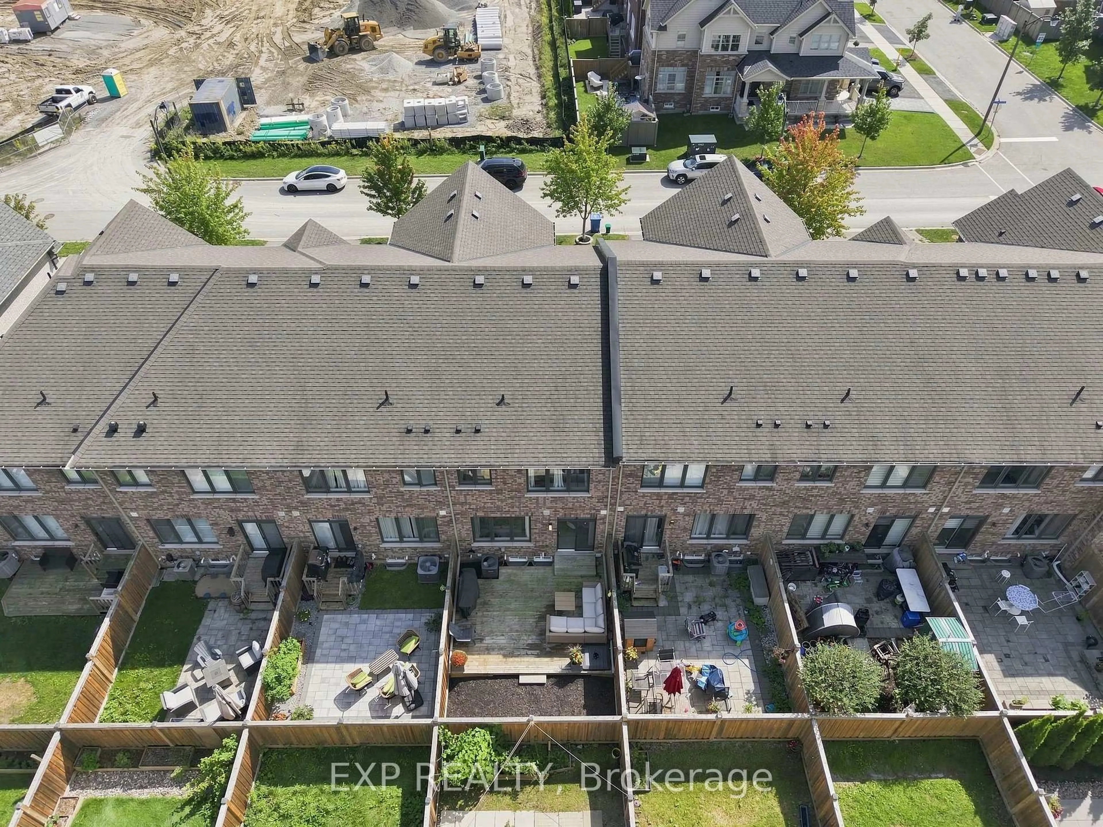 A pic from outside/outdoor area/front of a property/back of a property/a pic from drone, city buildings view from balcony for 128 Chessington Ave, East Gwillimbury Ontario L9N 0R6