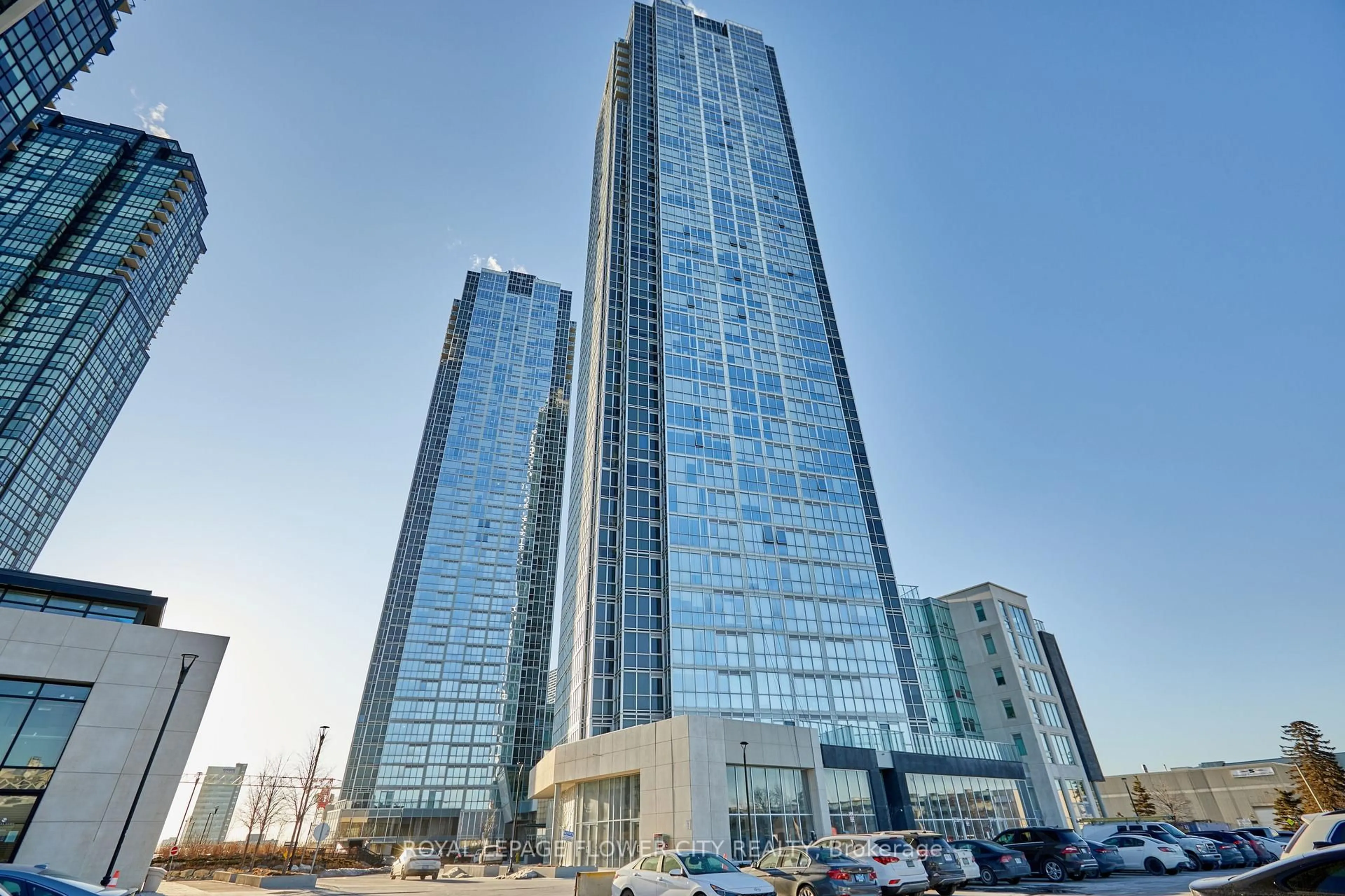 Indoor foyer for 2908 Highway 7 Rd #325, Vaughan Ontario L4K 0K5