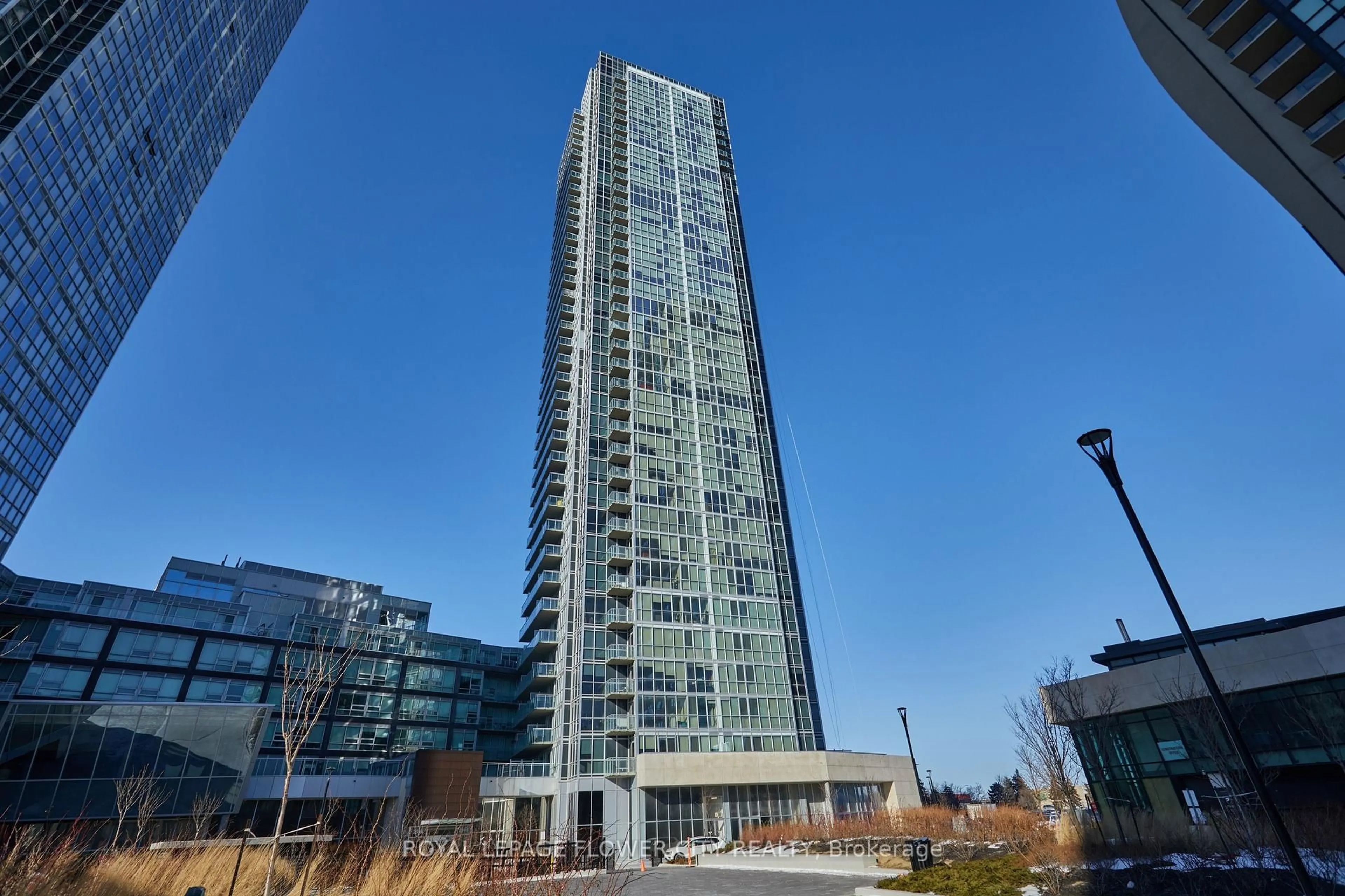 Indoor foyer for 2908 Highway 7 Rd #325, Vaughan Ontario L4K 0K5