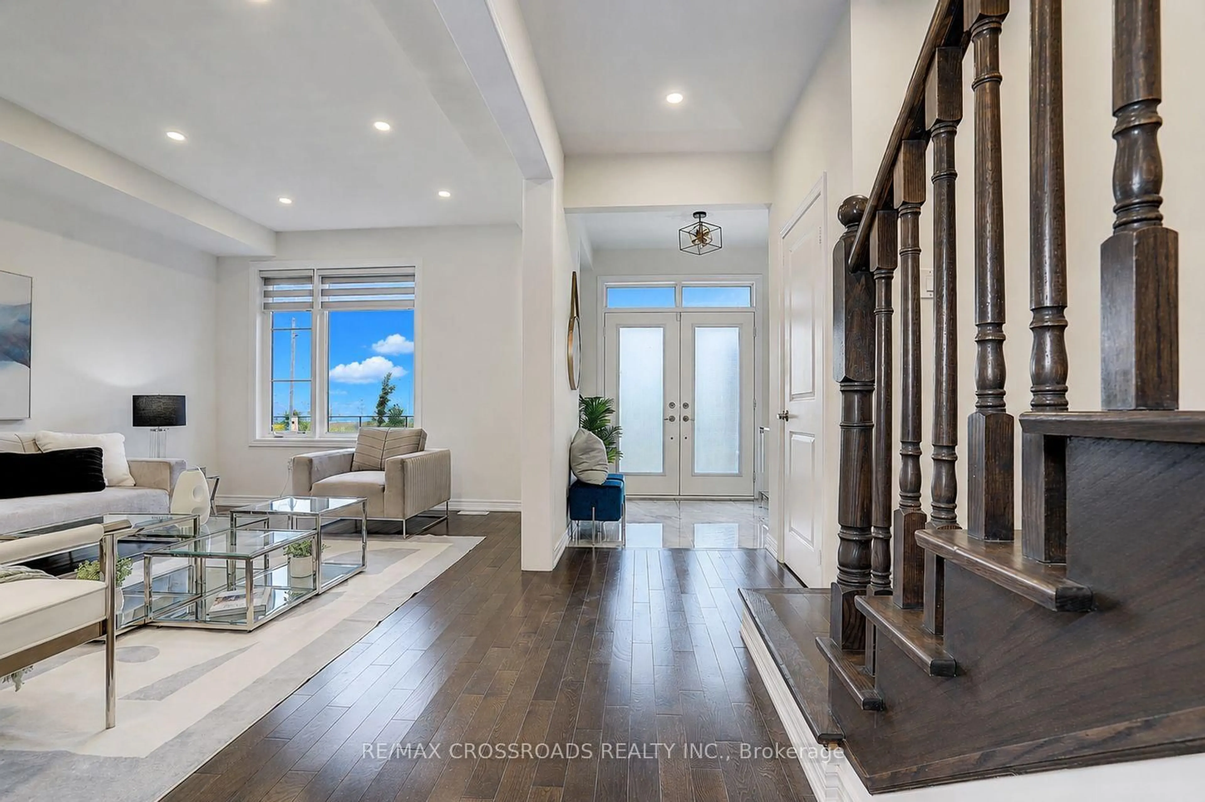 Indoor entryway for 37 Mccague Ave, Richmond Hill Ontario L4S 0J4