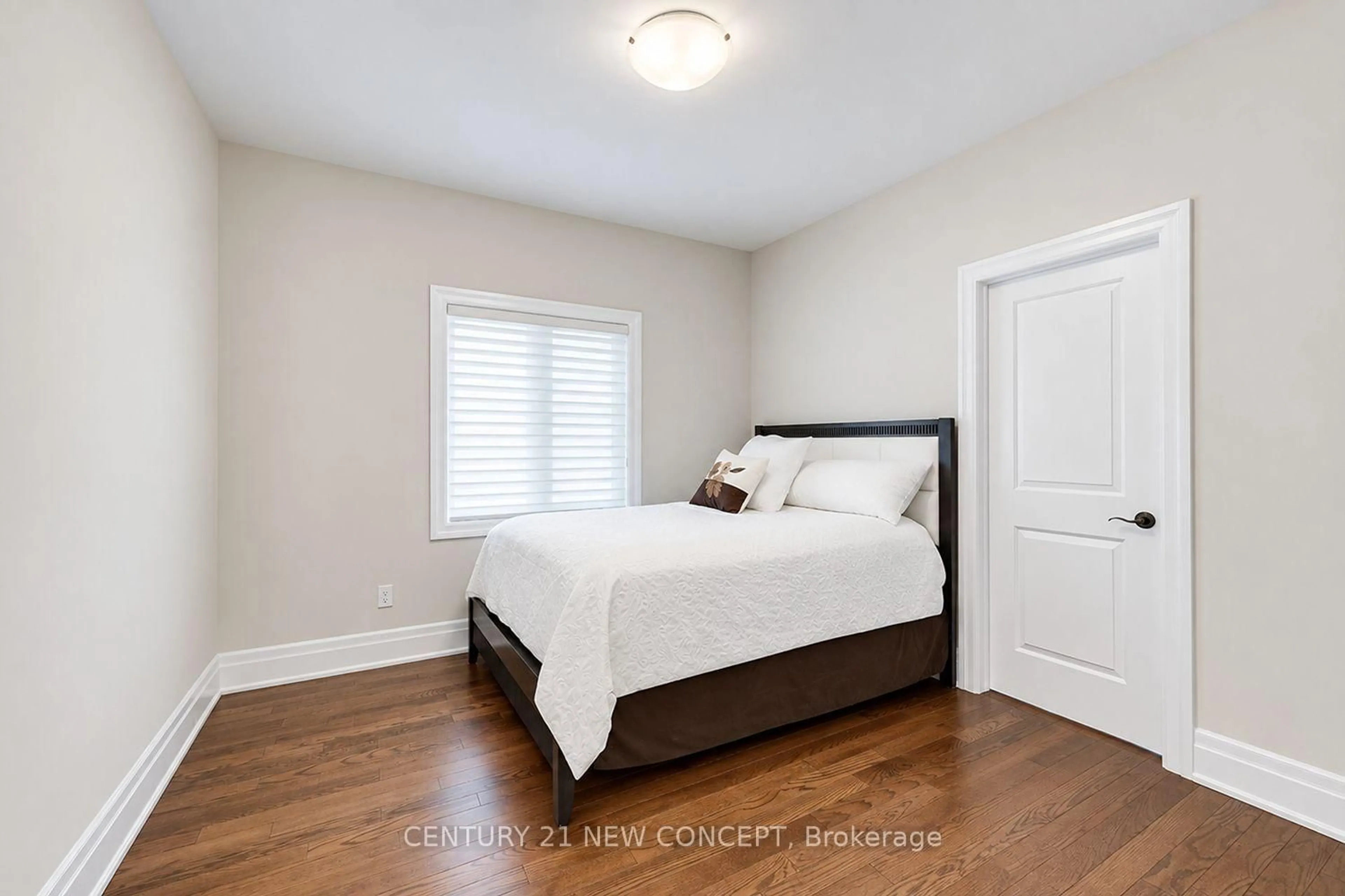 Bedroom with bed, wood/laminate floor for 104 Burns Blvd, King Ontario L7B 0M5