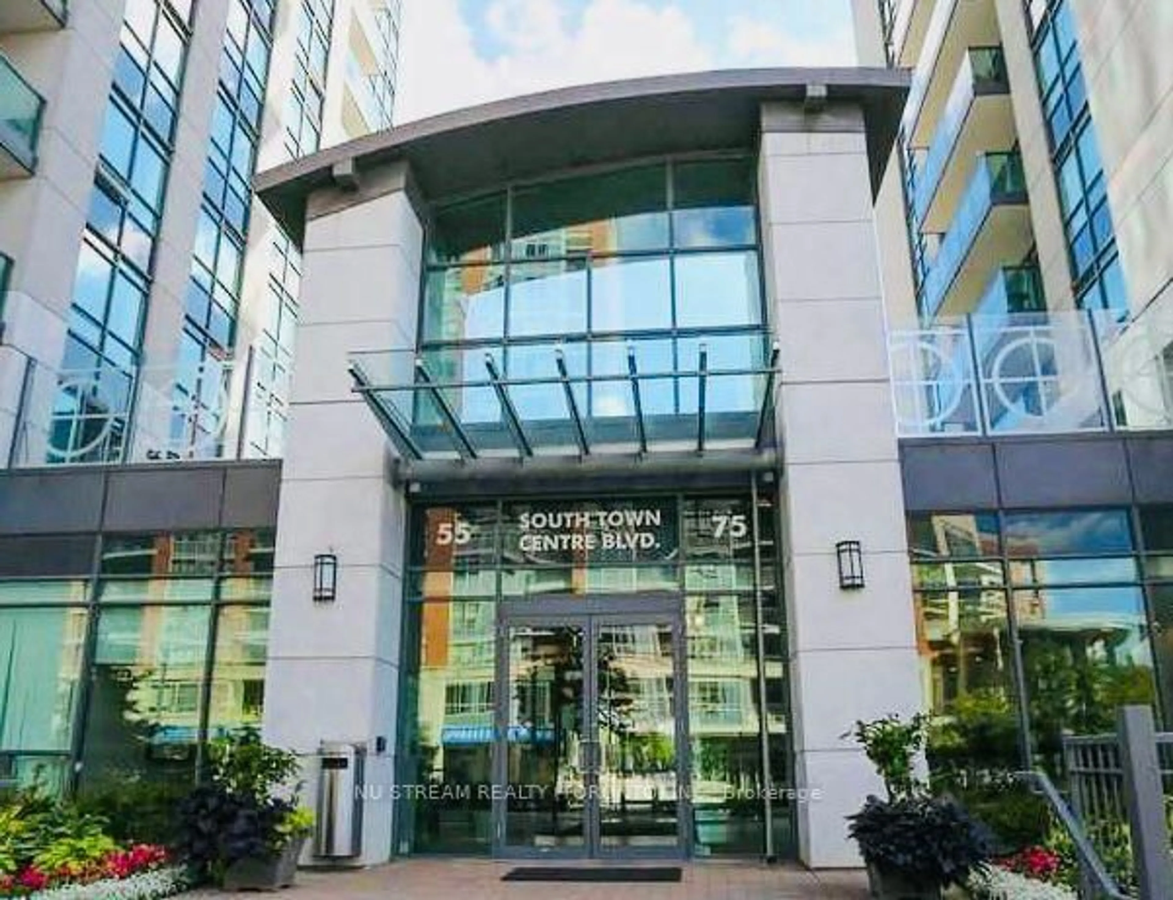 Indoor foyer for 55 South Town Centre Blvd #605, Markham Ontario L6G 0B1