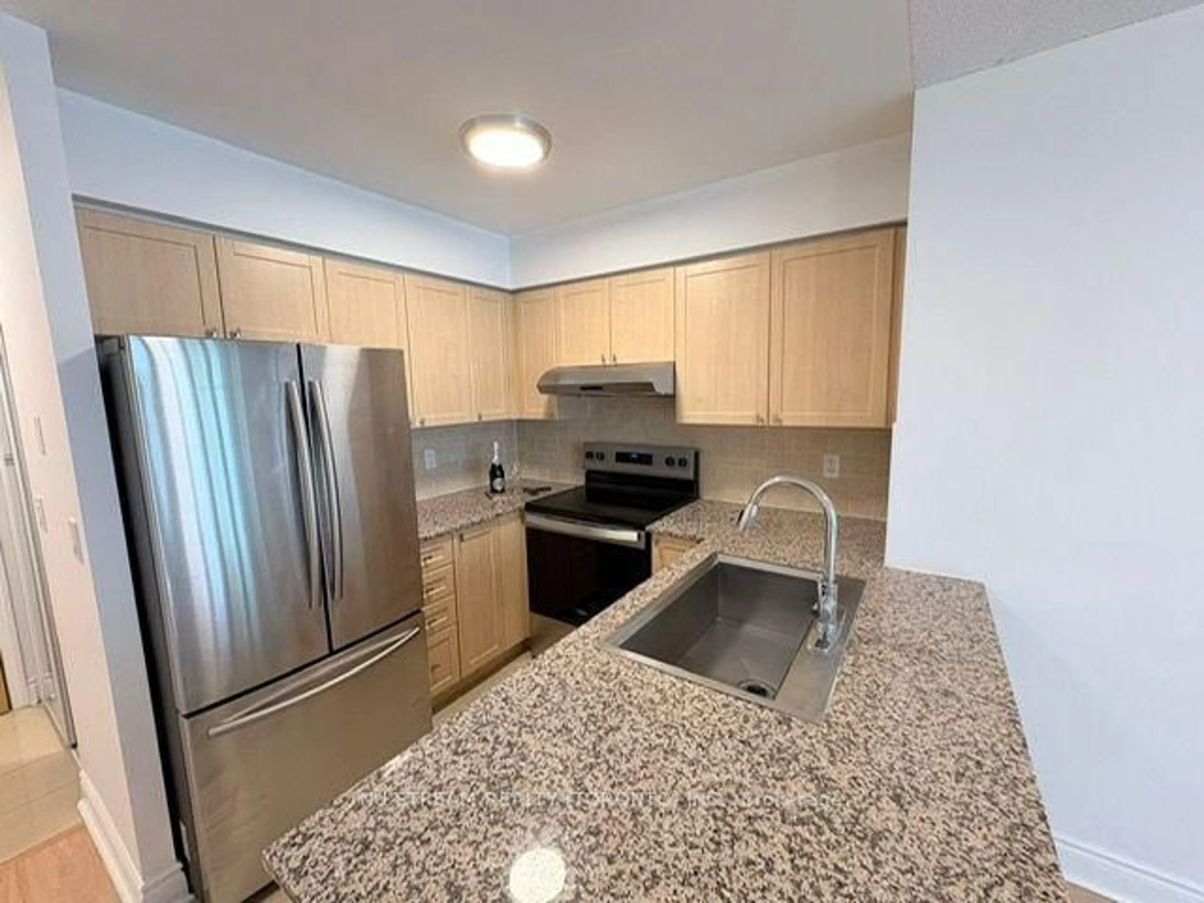 Standard kitchen, unknown for 55 South Town Centre Blvd #605, Markham Ontario L6G 0B1