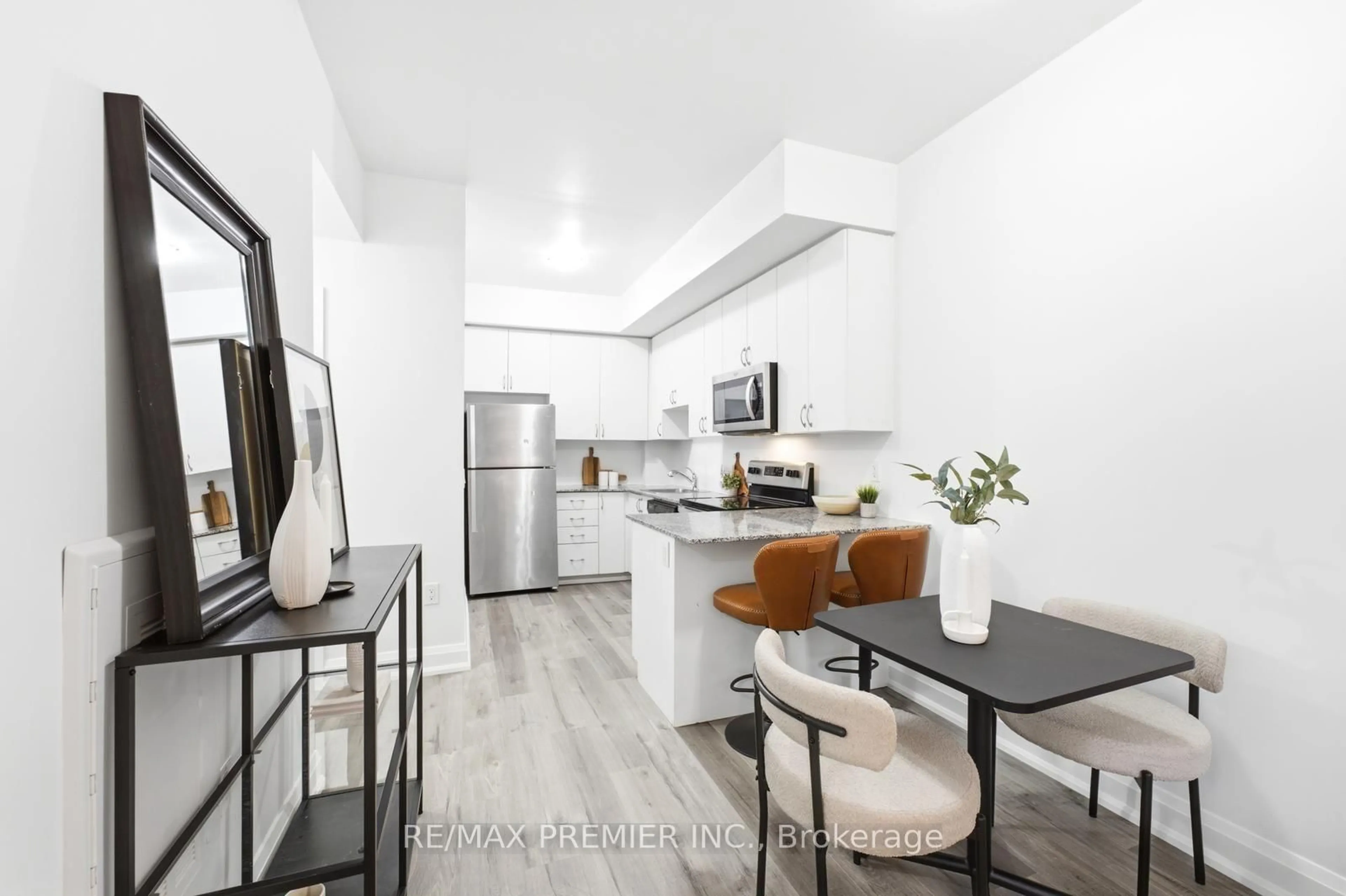 Standard kitchen, unknown for 5279 Highway 7 Rd #B1401, Vaughan Ontario L4L 0J1
