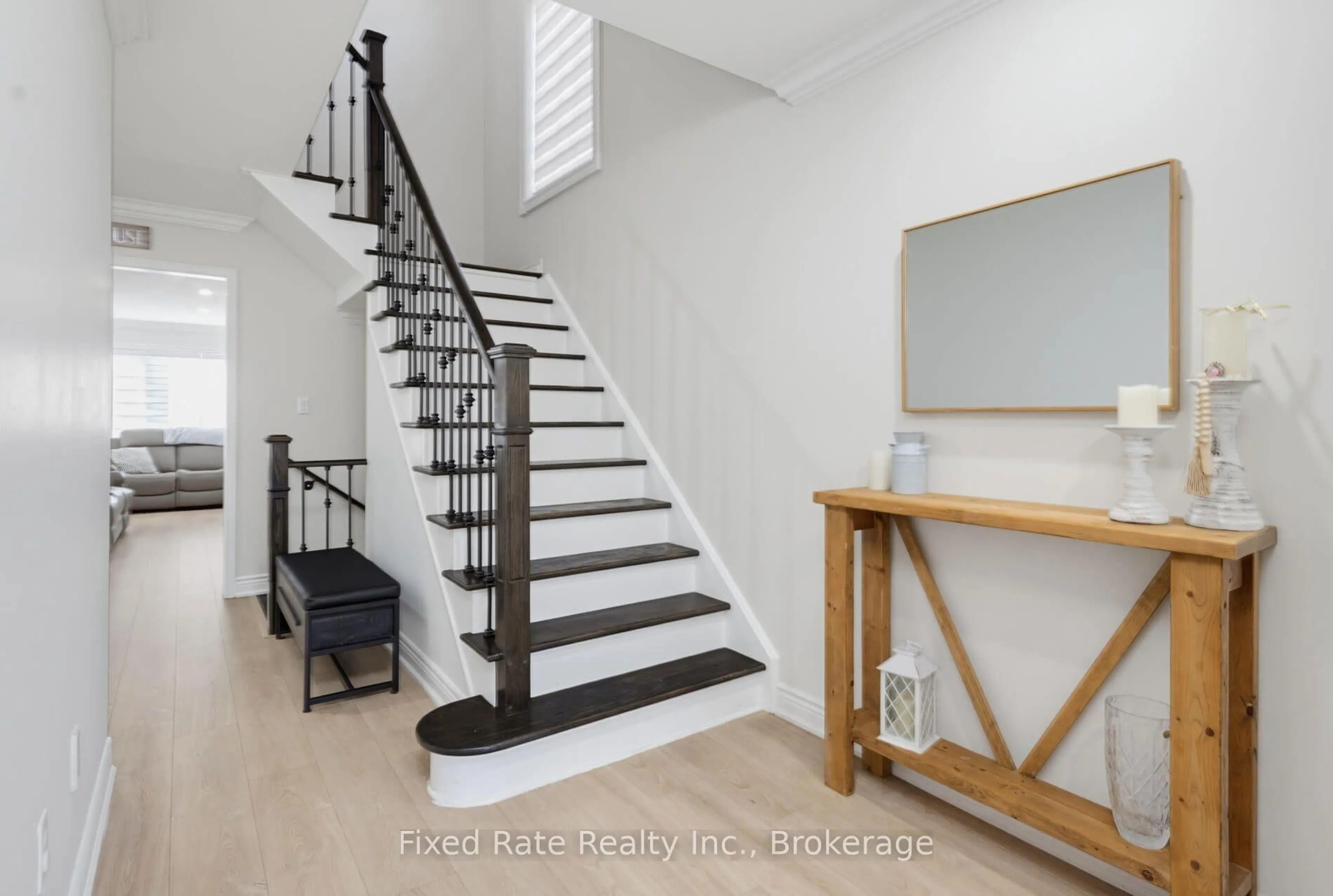 Indoor entryway for 341 Via Carmine Ave, Vaughan Ontario L4H 2N8