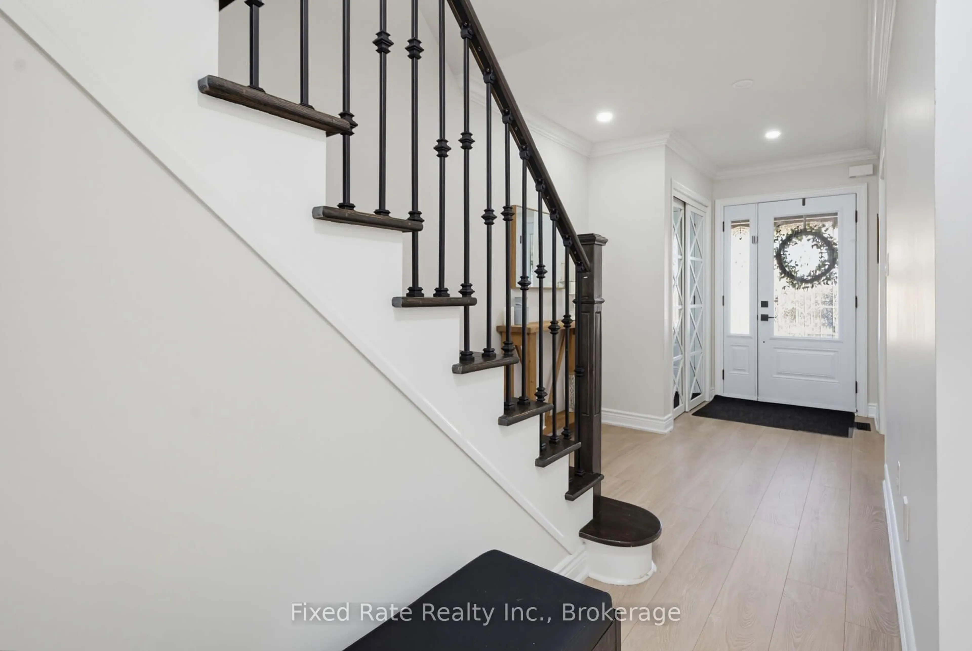 Indoor entryway for 341 Via Carmine Ave, Vaughan Ontario L4H 2N8