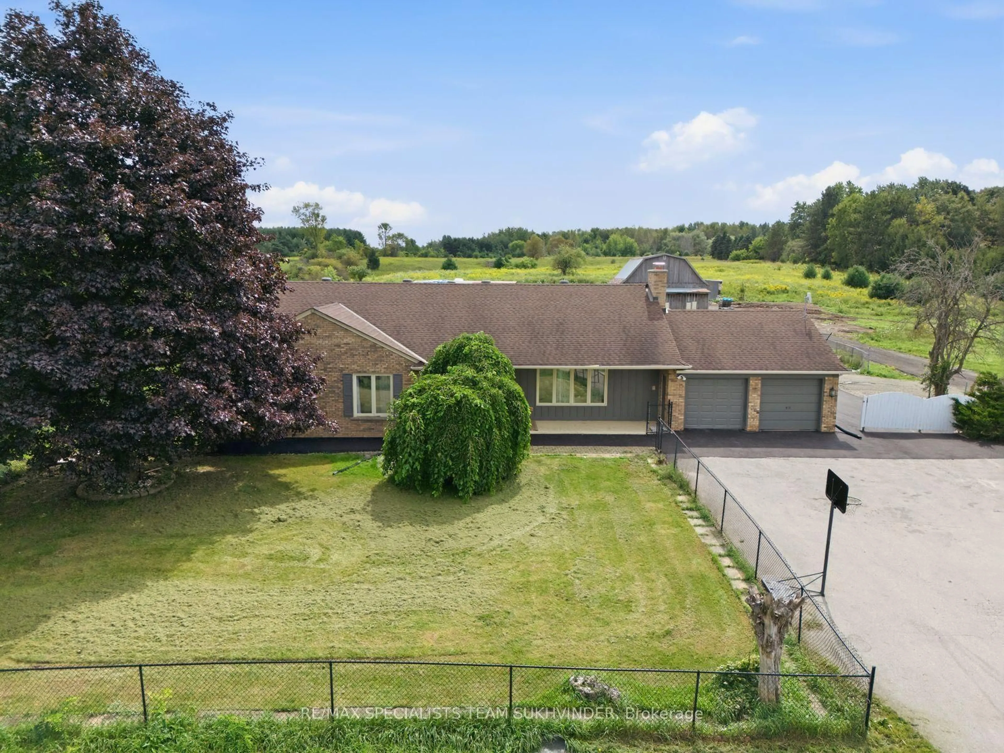 A pic from outside/outdoor area/front of a property/back of a property/a pic from drone, unknown for 5521 Third Line, New Tecumseth Ontario L0G 1W0