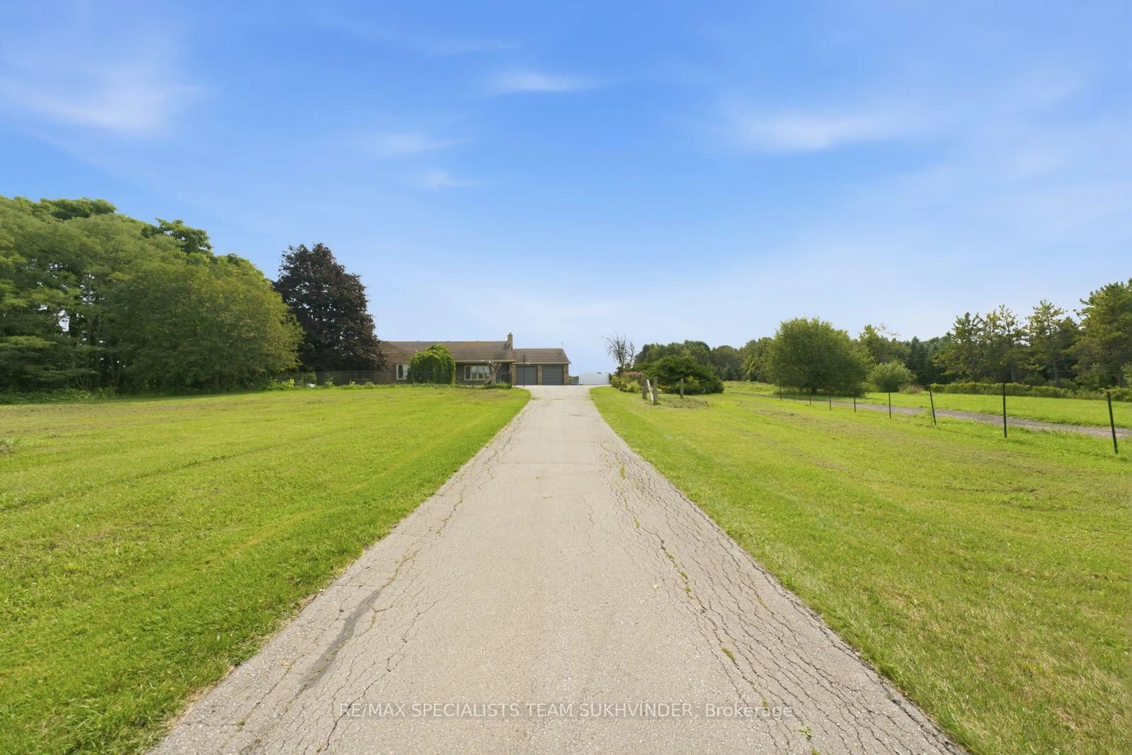 A pic from outside/outdoor area/front of a property/back of a property/a pic from drone, street for 5521 Third Line, New Tecumseth Ontario L0G 1W0