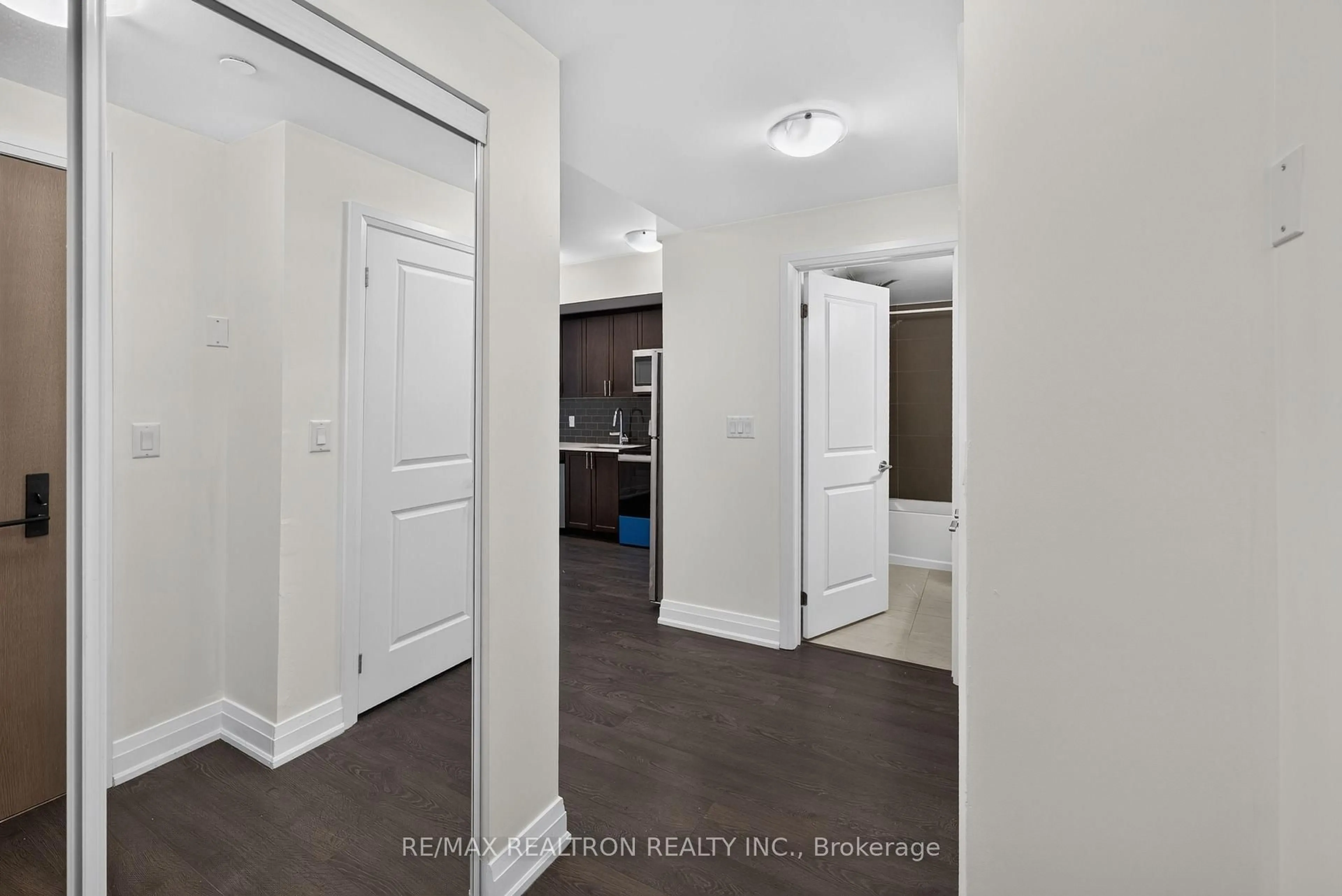 Indoor entryway for 9700 Ninth Line #219, Markham Ontario L6B 1R7