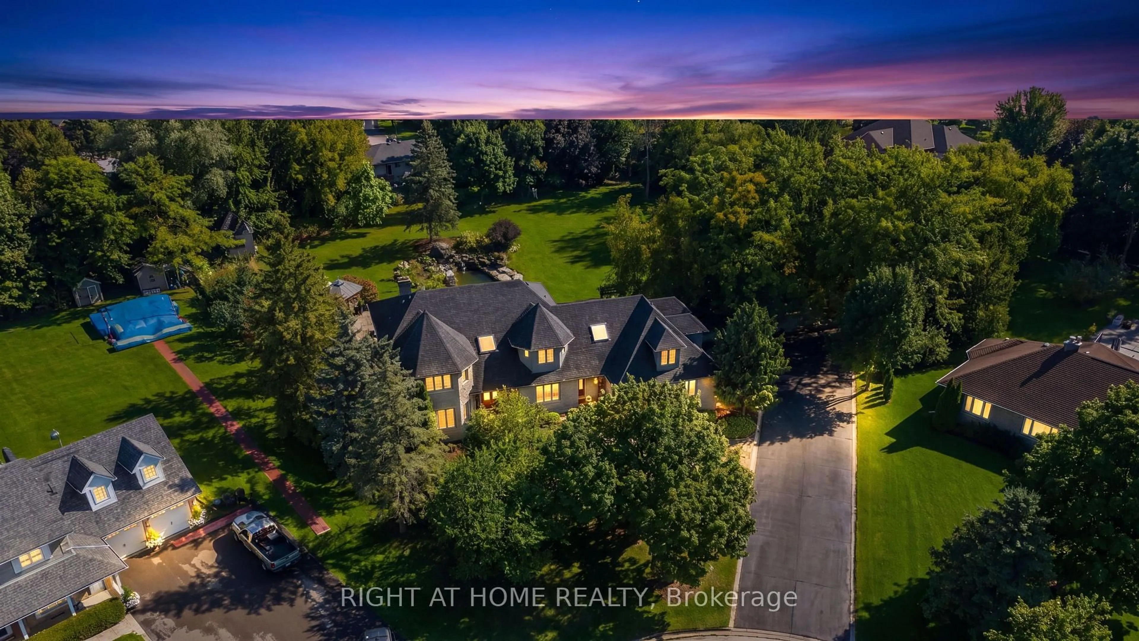 A pic from outside/outdoor area/front of a property/back of a property/a pic from drone, unknown for 80 Edward Pottage Cres, King Ontario L7B 0E3