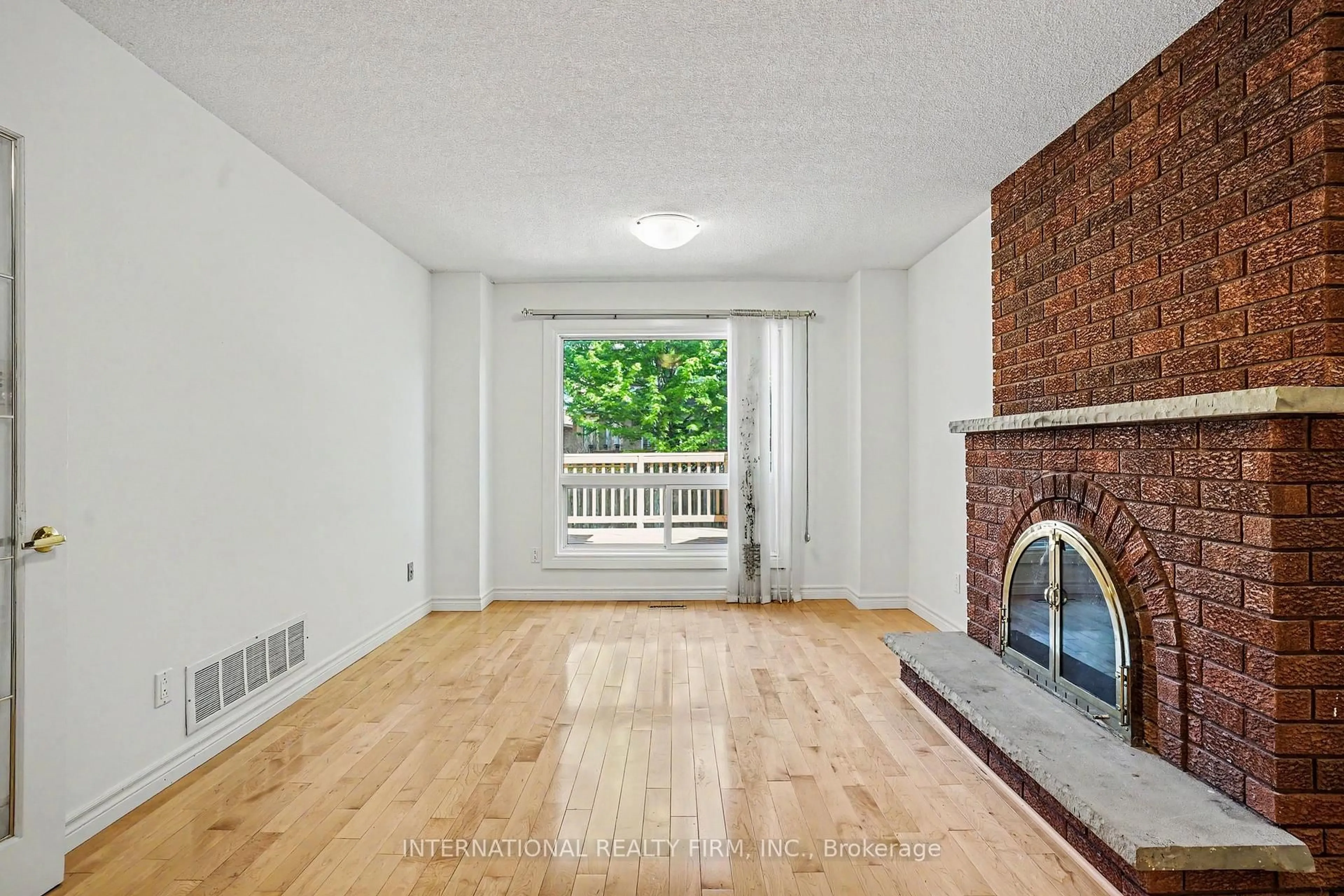 A pic of a room for 46 Heath St, Richmond Hill Ontario L4B 2B5