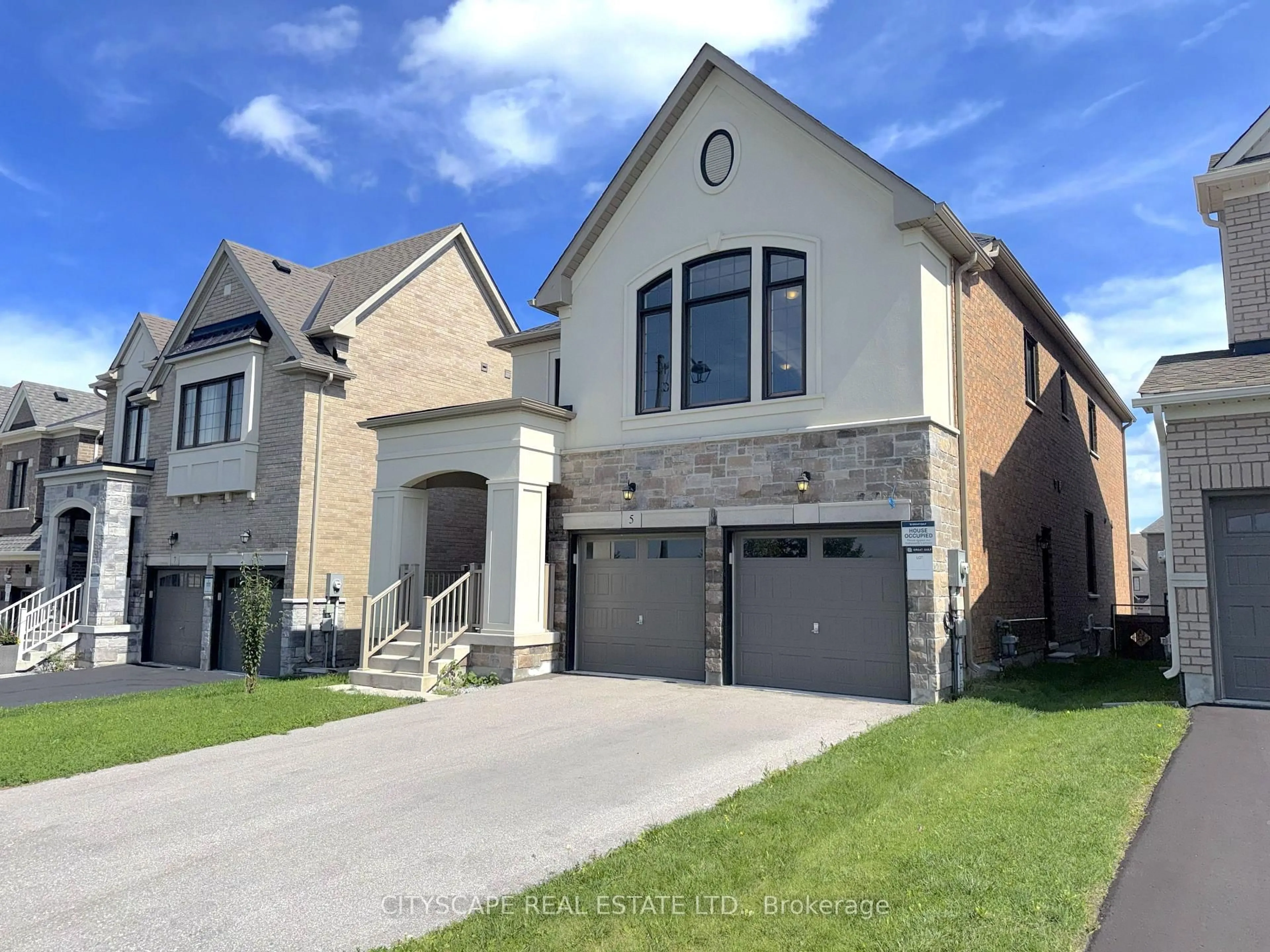 Home with brick exterior material, street for 5 Pear Blossom Way, East Gwillimbury Ontario L9N 0T1