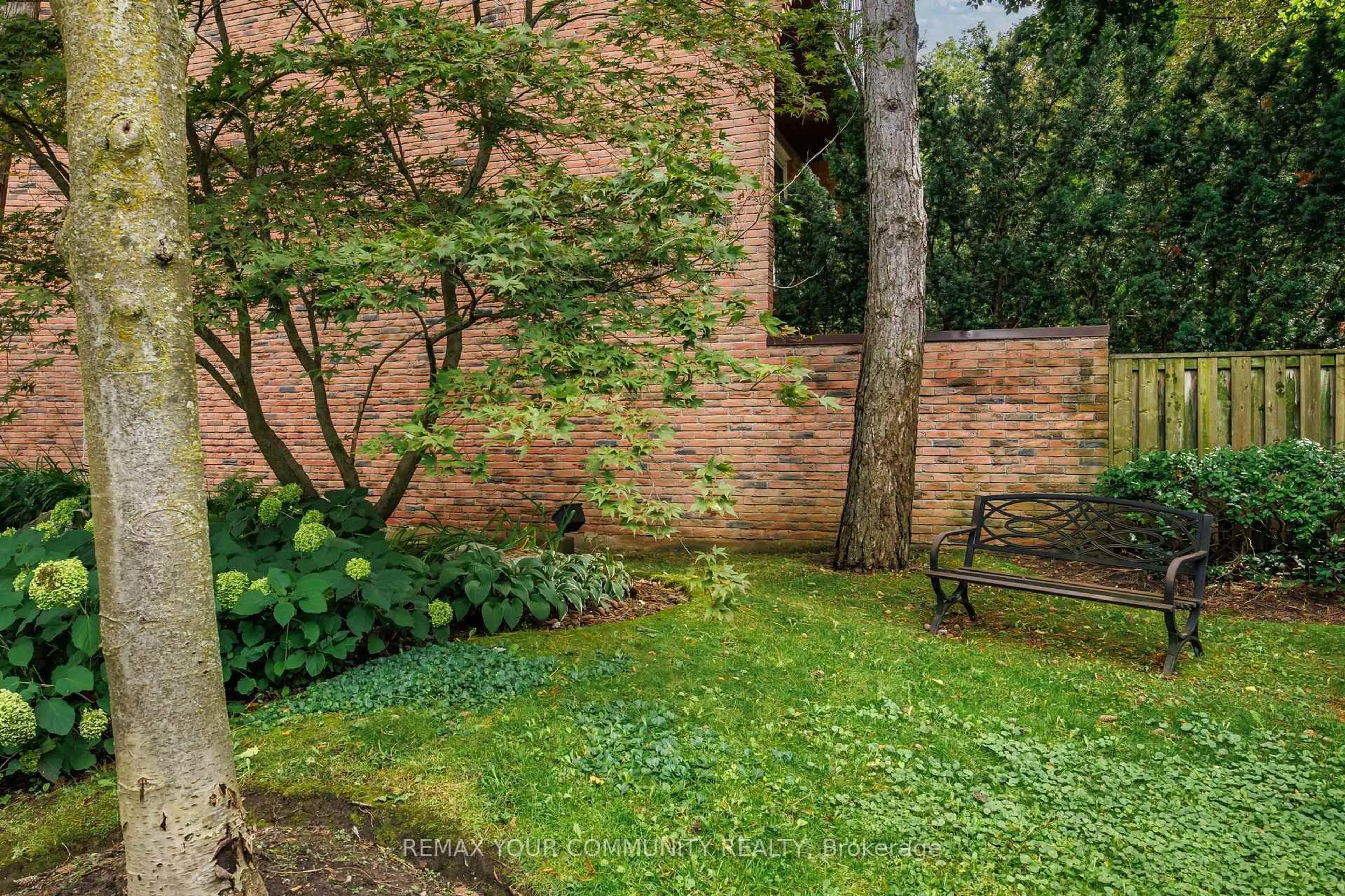 Patio, street for 26 Quail Valley Dr, Markham Ontario L3T 4R3